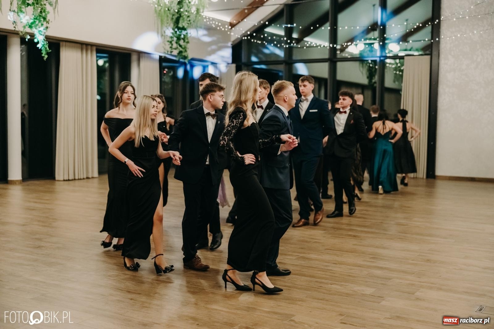 Zdjęcie w galerii na portalu naszraciborz.pl: Studniówka raciborskiego Mechanika na bis. Jeden bal, dwa fotoreportaże [FOTO i WIDEO] wiadomości z regionu