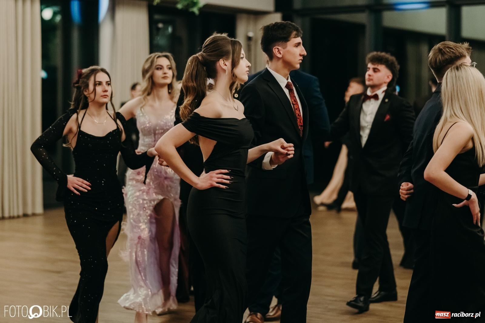 Zdjęcie w galerii na portalu naszraciborz.pl: Studniówka raciborskiego Mechanika na bis. Jeden bal, dwa fotoreportaże [FOTO i WIDEO] wiadomości z regionu