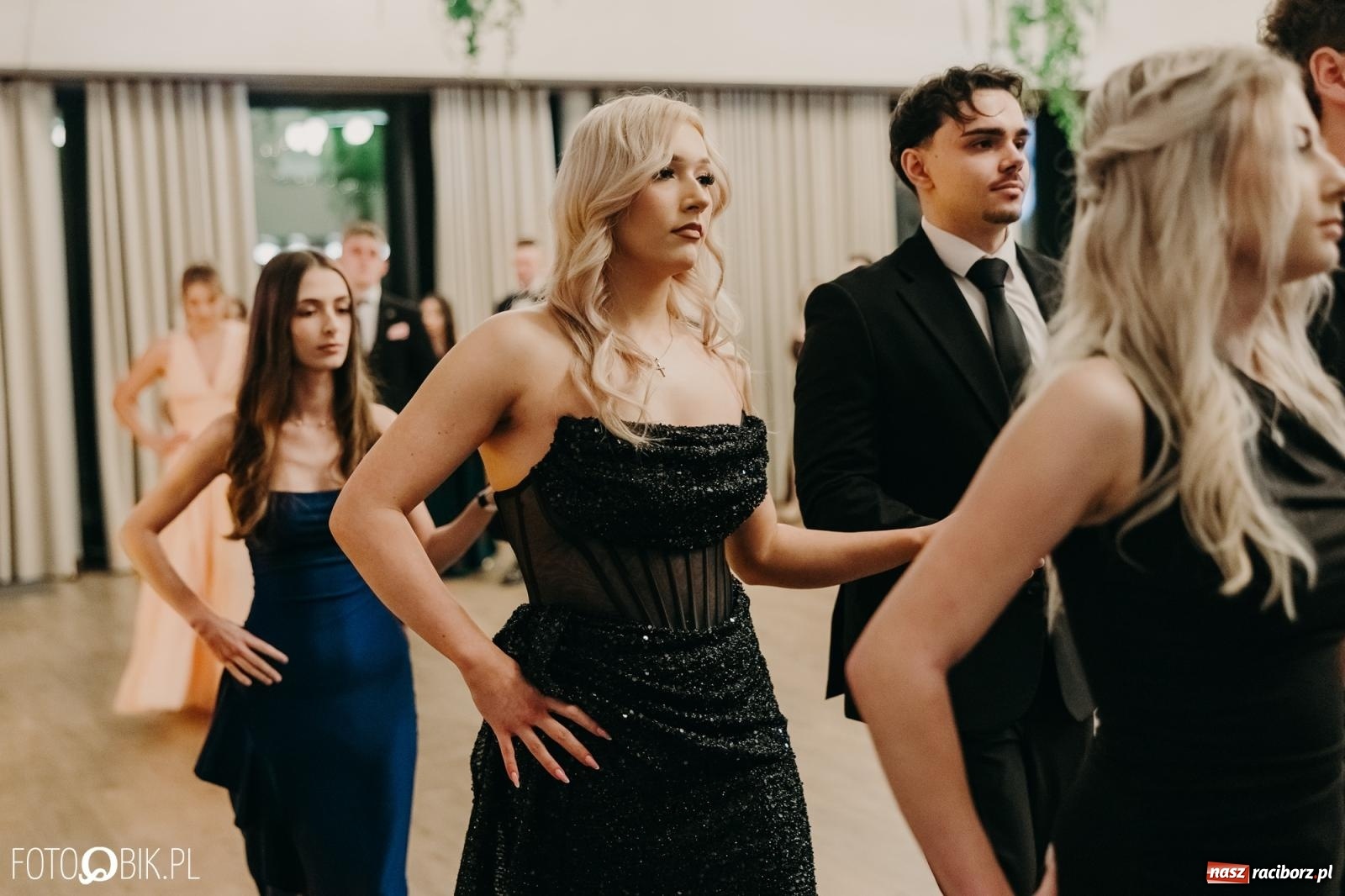 Zdjęcie w galerii na portalu naszraciborz.pl: Studniówka raciborskiego Mechanika na bis. Jeden bal, dwa fotoreportaże [FOTO i WIDEO] wiadomości z regionu