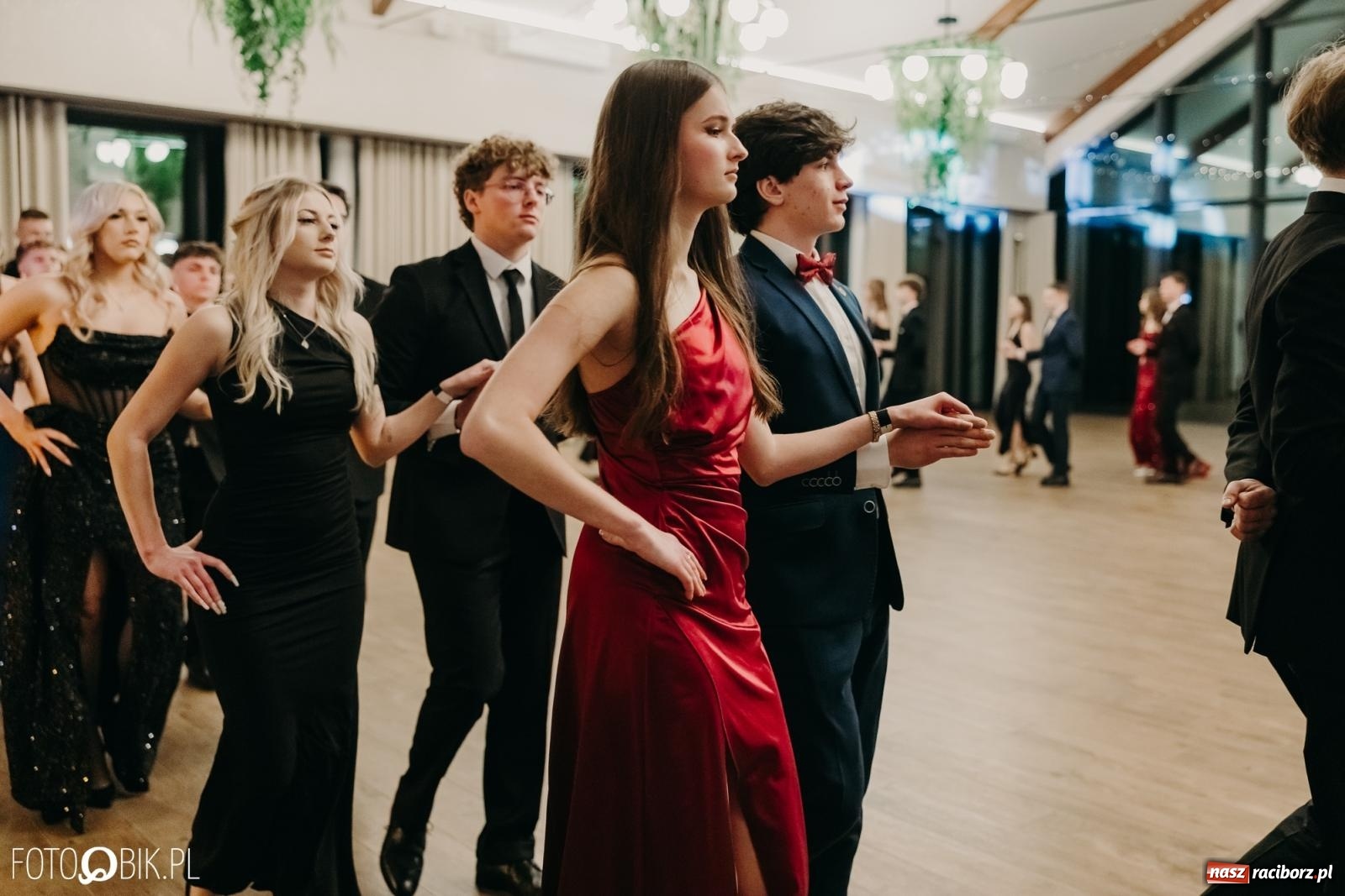 Zdjęcie w galerii na portalu naszraciborz.pl: Studniówka raciborskiego Mechanika na bis. Jeden bal, dwa fotoreportaże [FOTO i WIDEO] wiadomości z regionu