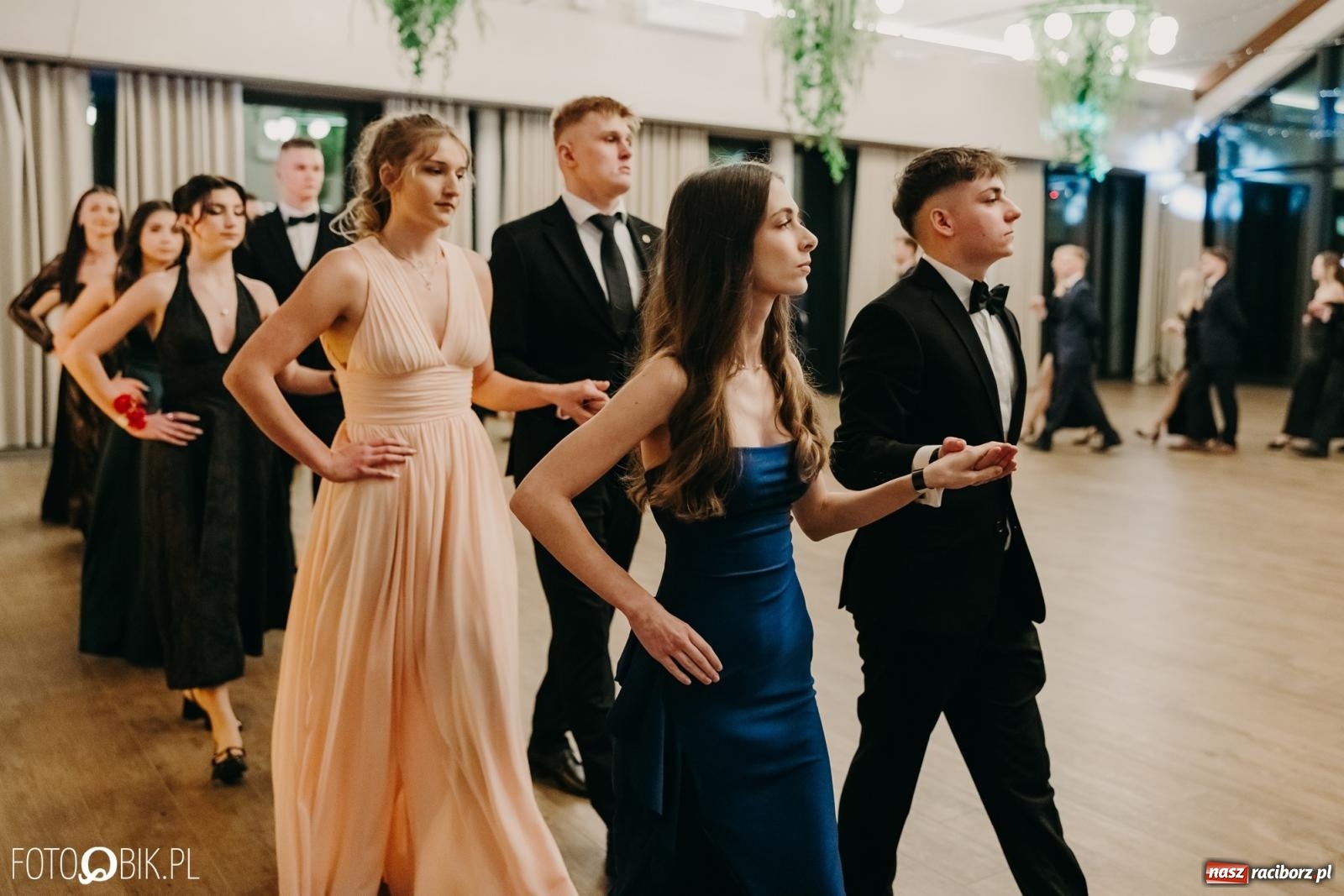 Zdjęcie w galerii na portalu naszraciborz.pl: Studniówka raciborskiego Mechanika na bis. Jeden bal, dwa fotoreportaże [FOTO i WIDEO] wiadomości z regionu