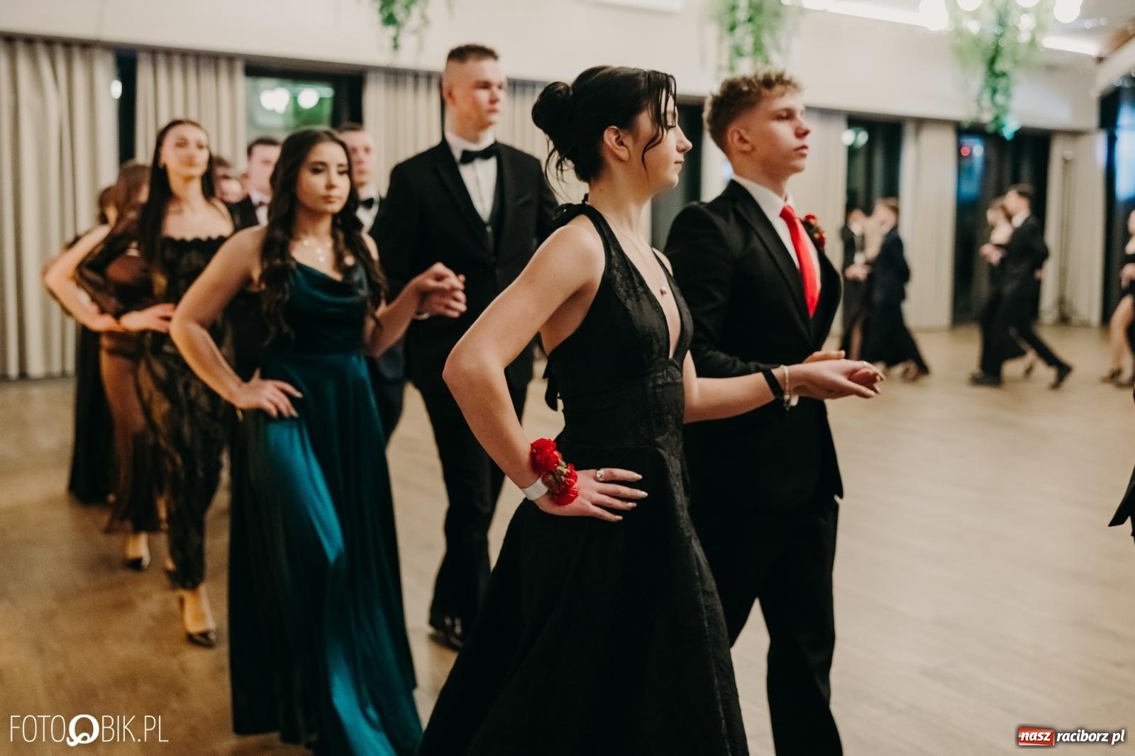 Zdjęcie w galerii na portalu naszraciborz.pl: Studniówka raciborskiego Mechanika na bis. Jeden bal, dwa fotoreportaże [FOTO i WIDEO] wiadomości z regionu