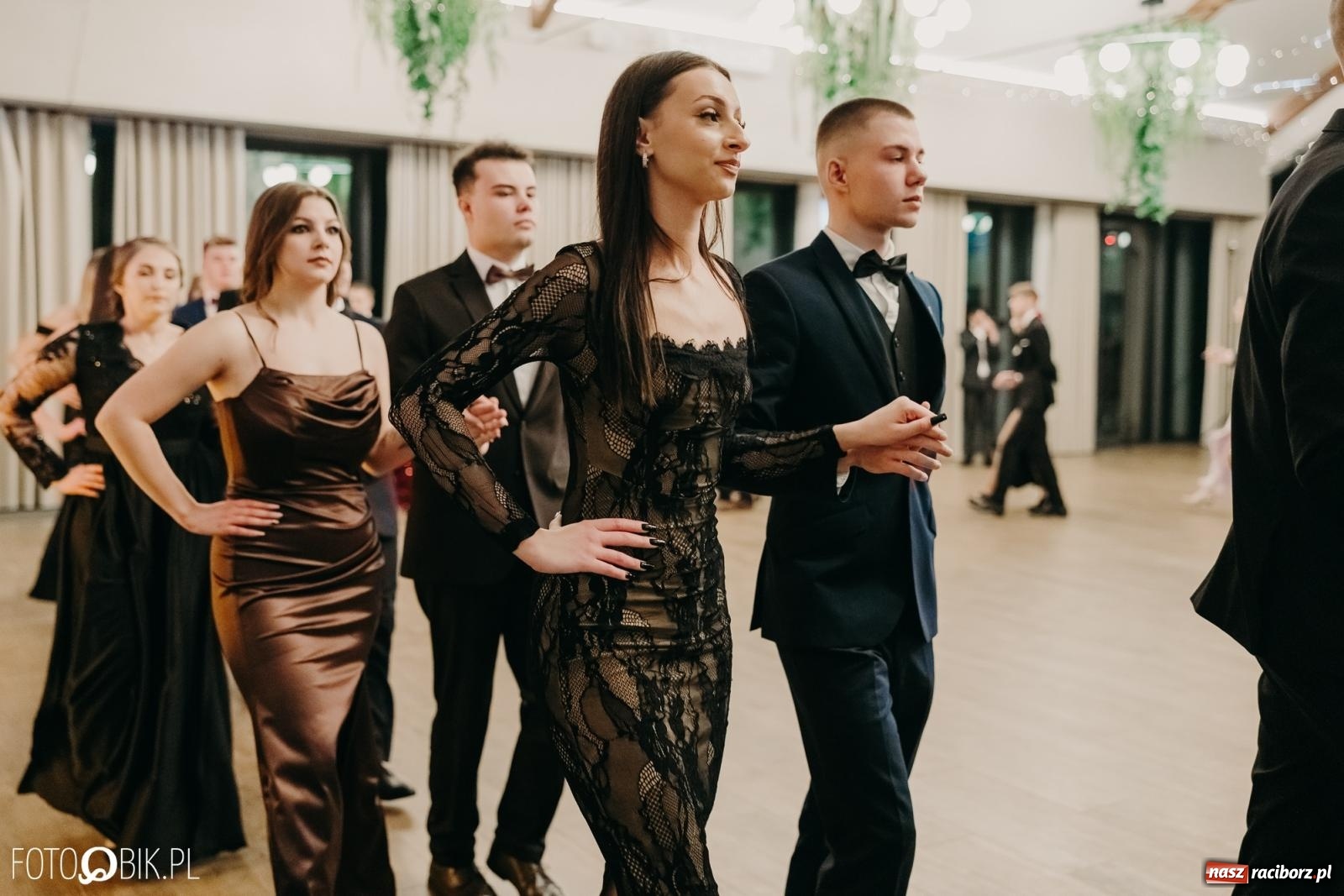 Zdjęcie w galerii na portalu naszraciborz.pl: Studniówka raciborskiego Mechanika na bis. Jeden bal, dwa fotoreportaże [FOTO i WIDEO] wiadomości z regionu