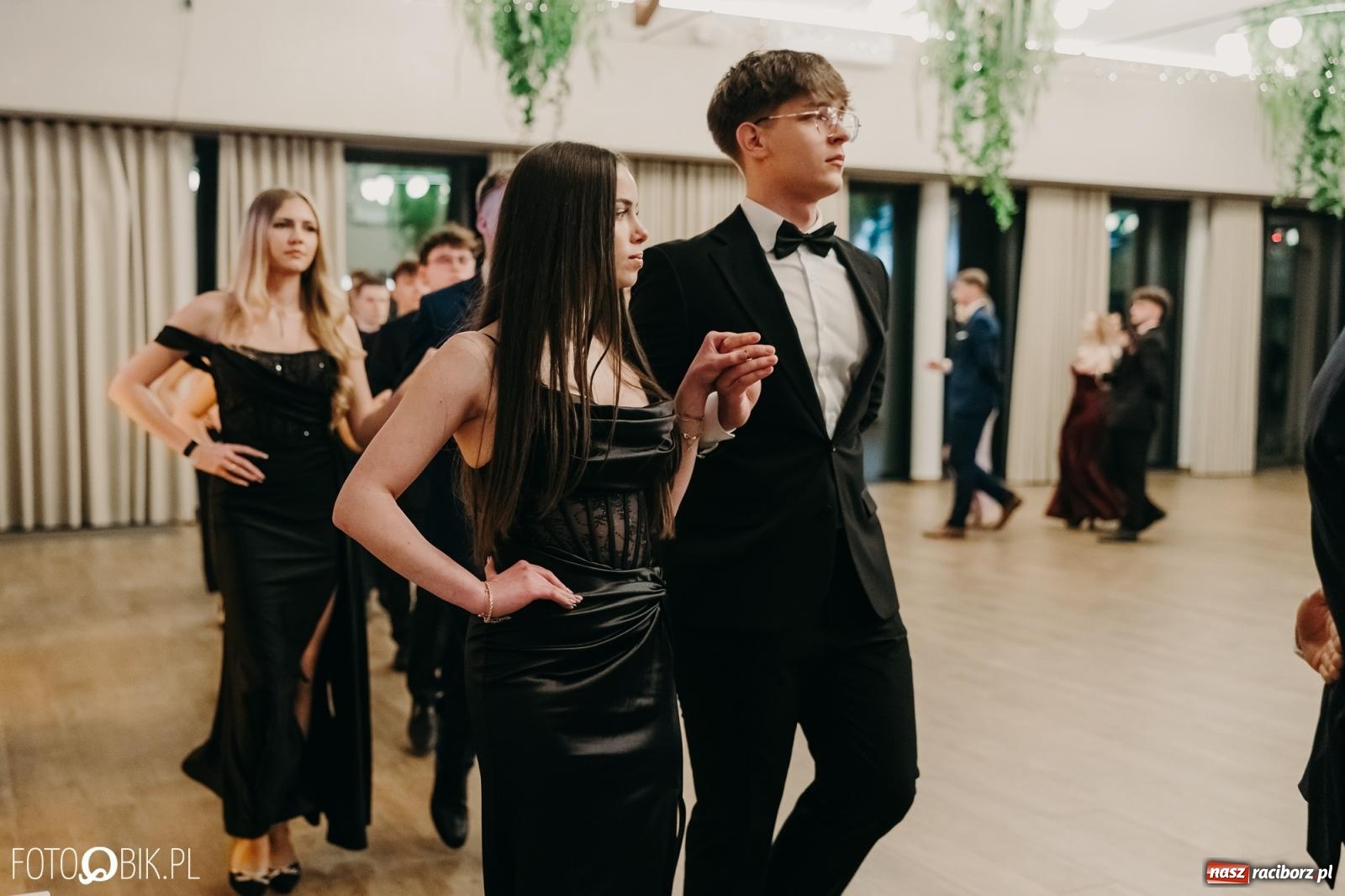 Zdjęcie w galerii na portalu naszraciborz.pl: Studniówka raciborskiego Mechanika na bis. Jeden bal, dwa fotoreportaże [FOTO i WIDEO] wiadomości z regionu