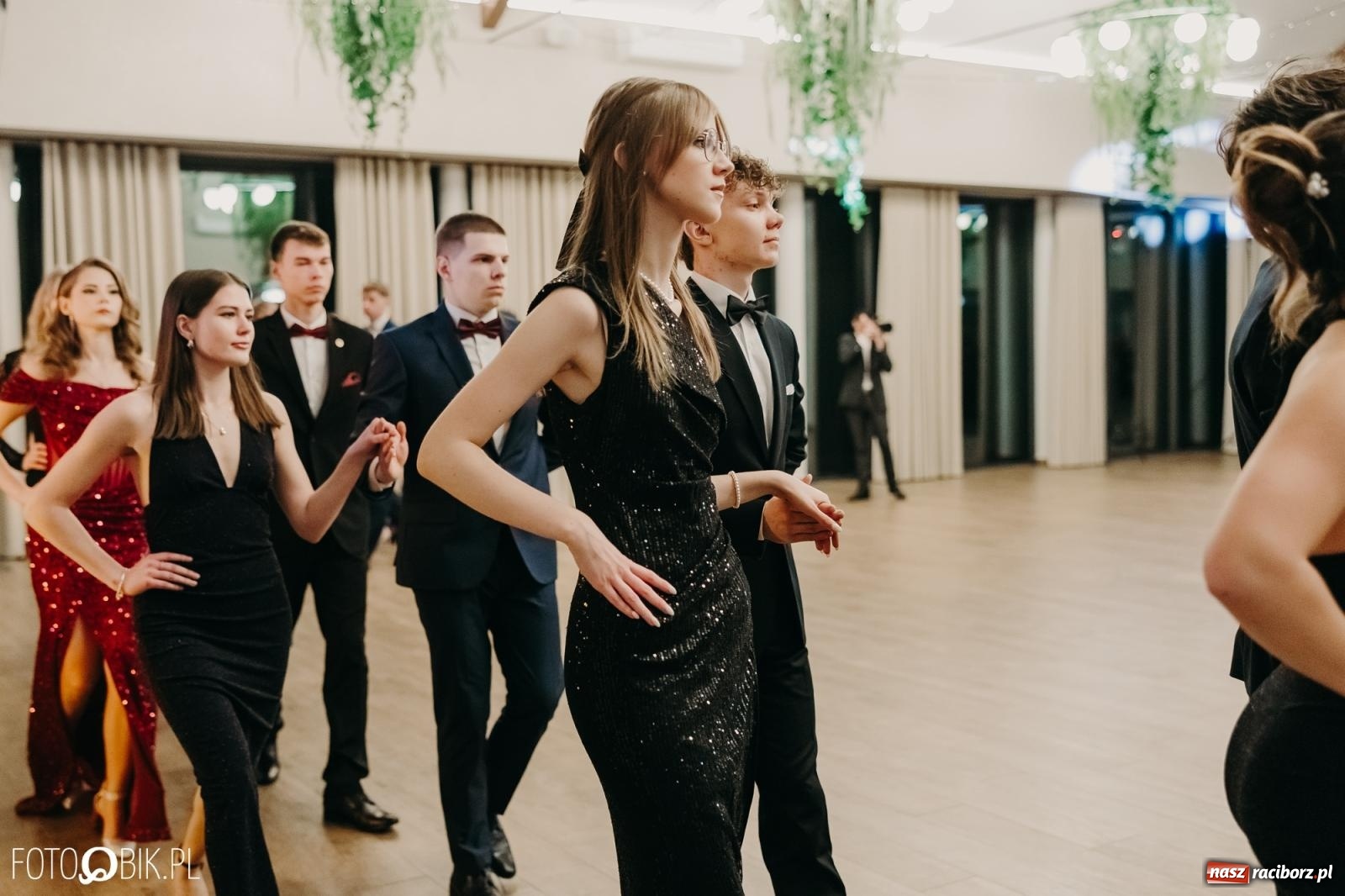 Zdjęcie w galerii na portalu naszraciborz.pl: Studniówka raciborskiego Mechanika na bis. Jeden bal, dwa fotoreportaże [FOTO i WIDEO] wiadomości z regionu