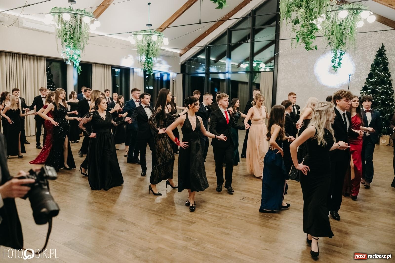 Zdjęcie w galerii na portalu naszraciborz.pl: Studniówka raciborskiego Mechanika na bis. Jeden bal, dwa fotoreportaże [FOTO i WIDEO] wiadomości z regionu