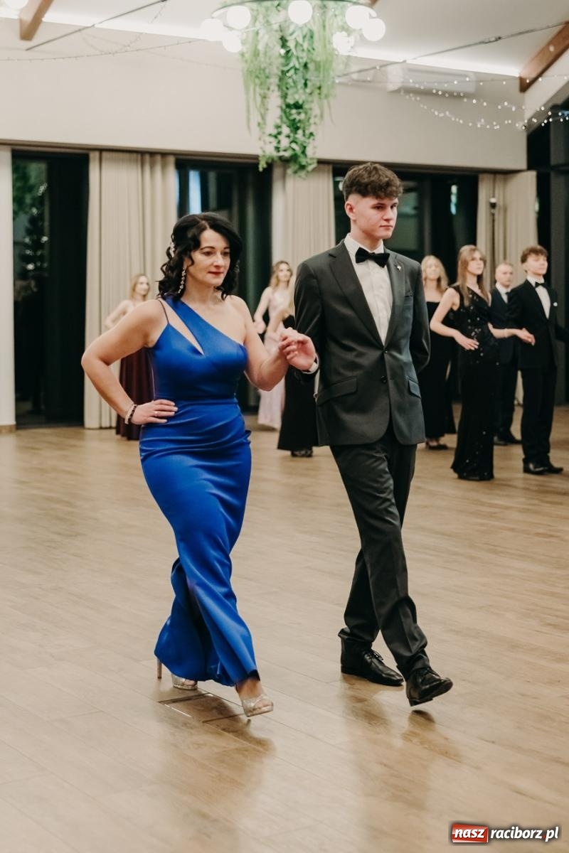 Zdjęcie w galerii na portalu naszraciborz.pl: Studniówka raciborskiego Mechanika na bis. Jeden bal, dwa fotoreportaże [FOTO i WIDEO] wiadomości z regionu