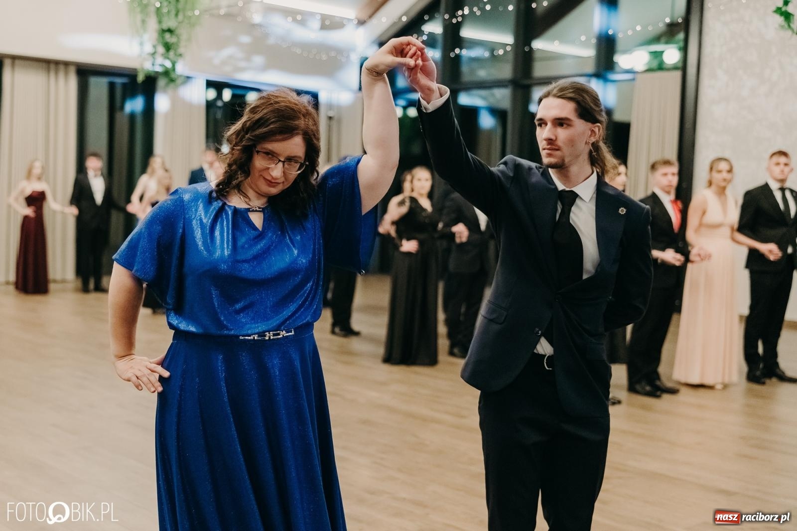 Zdjęcie w galerii na portalu naszraciborz.pl: Studniówka raciborskiego Mechanika na bis. Jeden bal, dwa fotoreportaże [FOTO i WIDEO] wiadomości z regionu