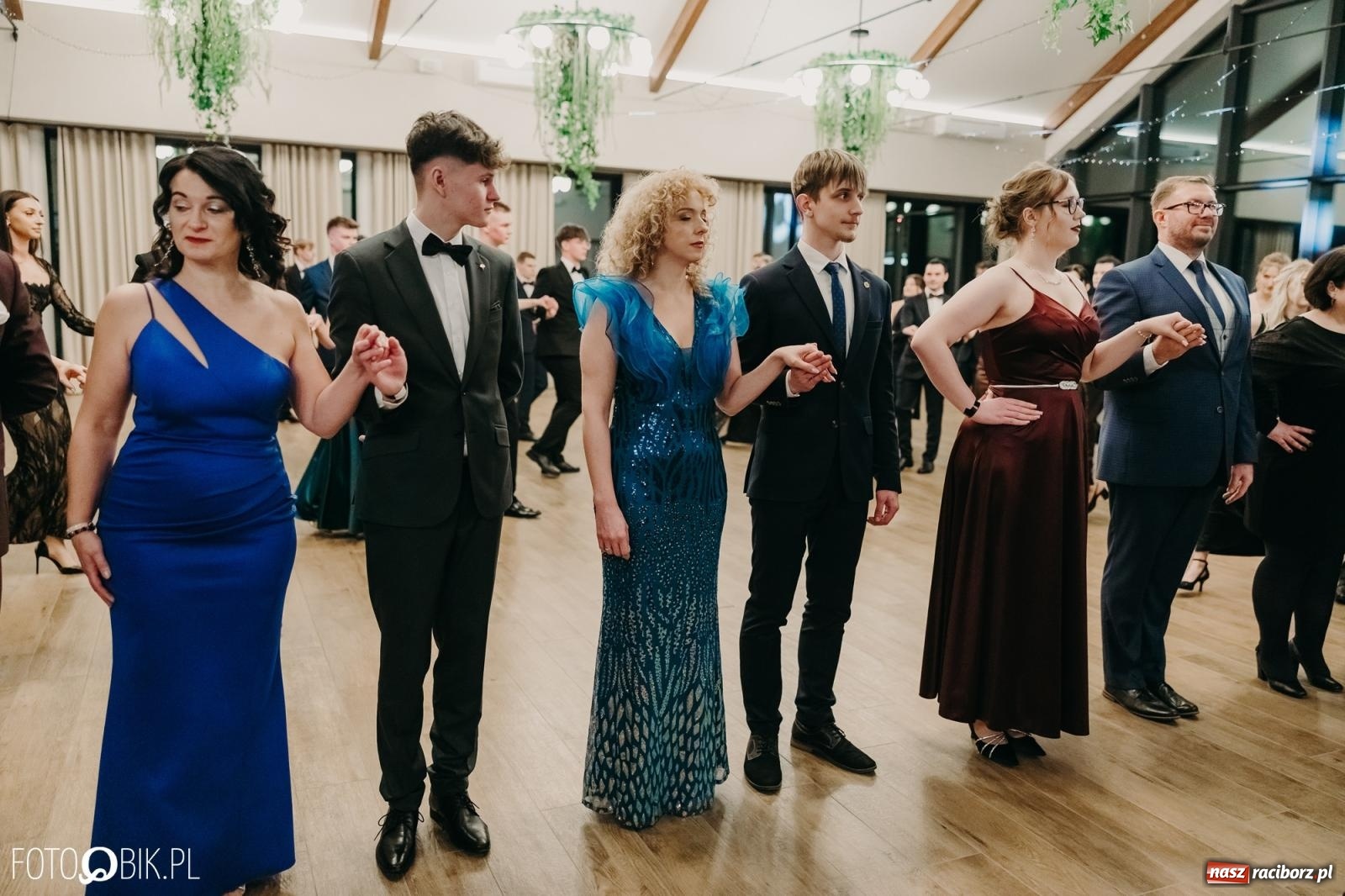 Zdjęcie w galerii na portalu naszraciborz.pl: Studniówka raciborskiego Mechanika na bis. Jeden bal, dwa fotoreportaże [FOTO i WIDEO] wiadomości z regionu