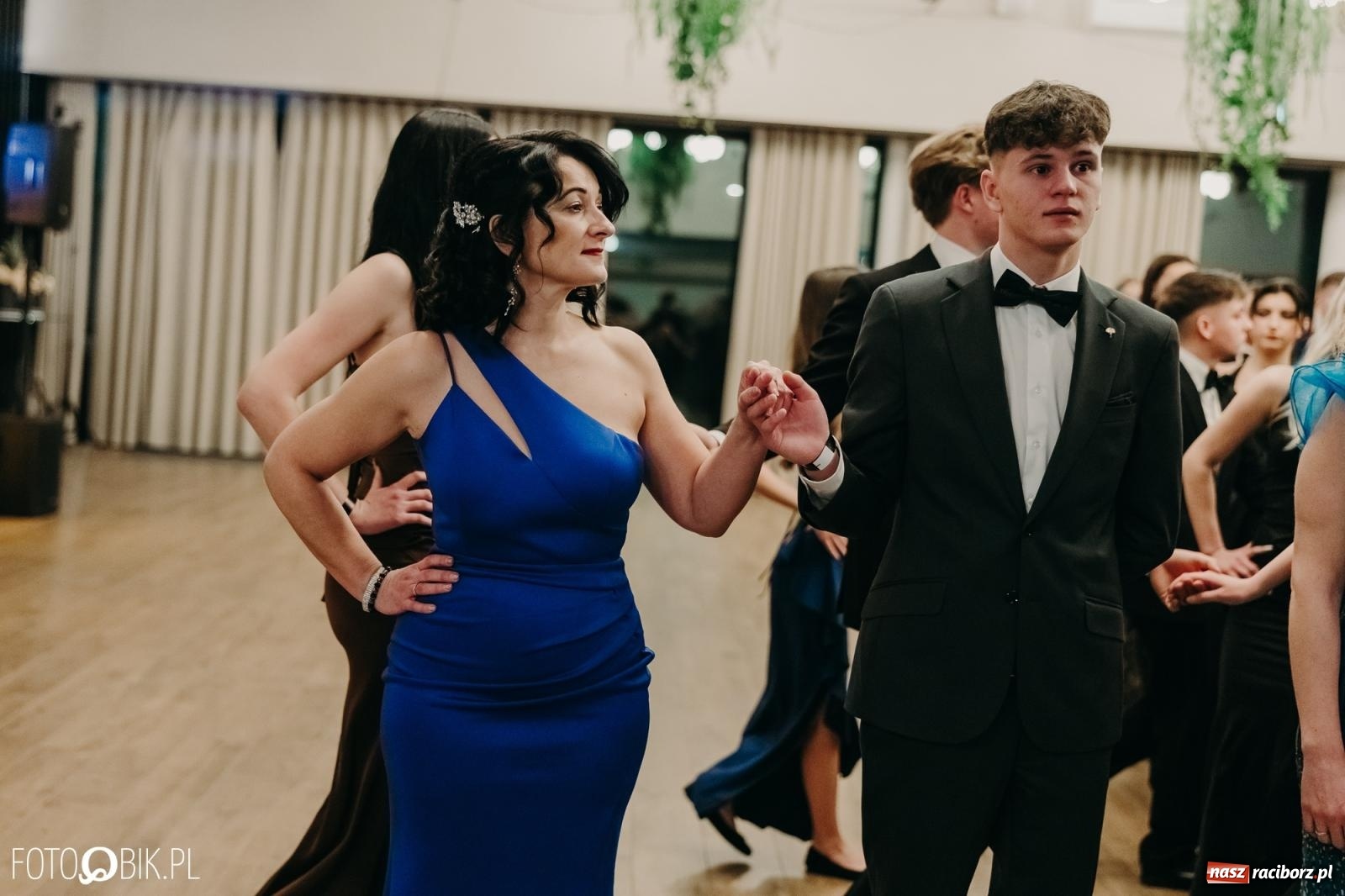 Zdjęcie w galerii na portalu naszraciborz.pl: Studniówka raciborskiego Mechanika na bis. Jeden bal, dwa fotoreportaże [FOTO i WIDEO] wiadomości z regionu