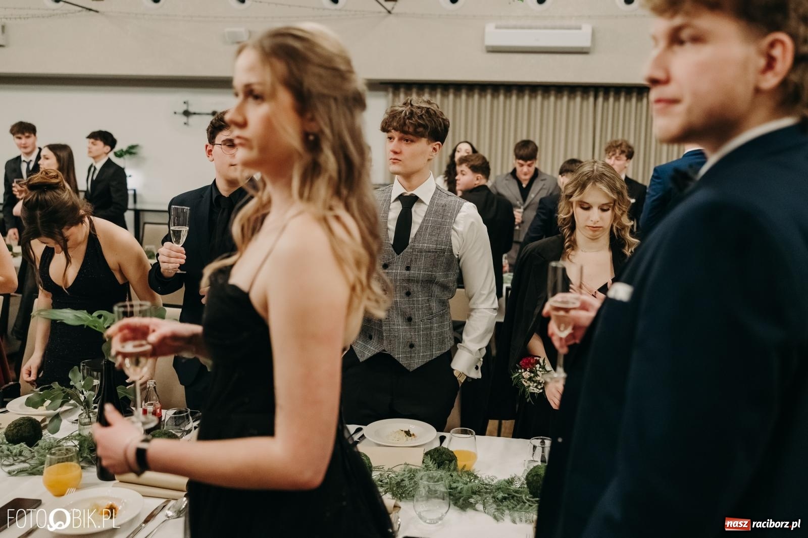 Zdjęcie w galerii na portalu naszraciborz.pl: Studniówka raciborskiego Mechanika na bis. Jeden bal, dwa fotoreportaże [FOTO i WIDEO] wiadomości z regionu