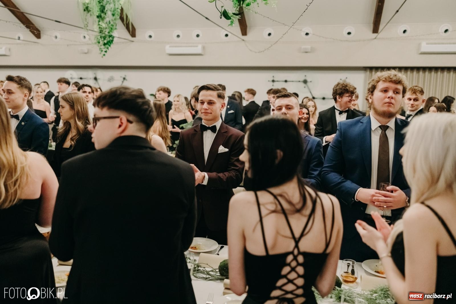 Zdjęcie w galerii na portalu naszraciborz.pl: Studniówka raciborskiego Mechanika na bis. Jeden bal, dwa fotoreportaże [FOTO i WIDEO] wiadomości z regionu