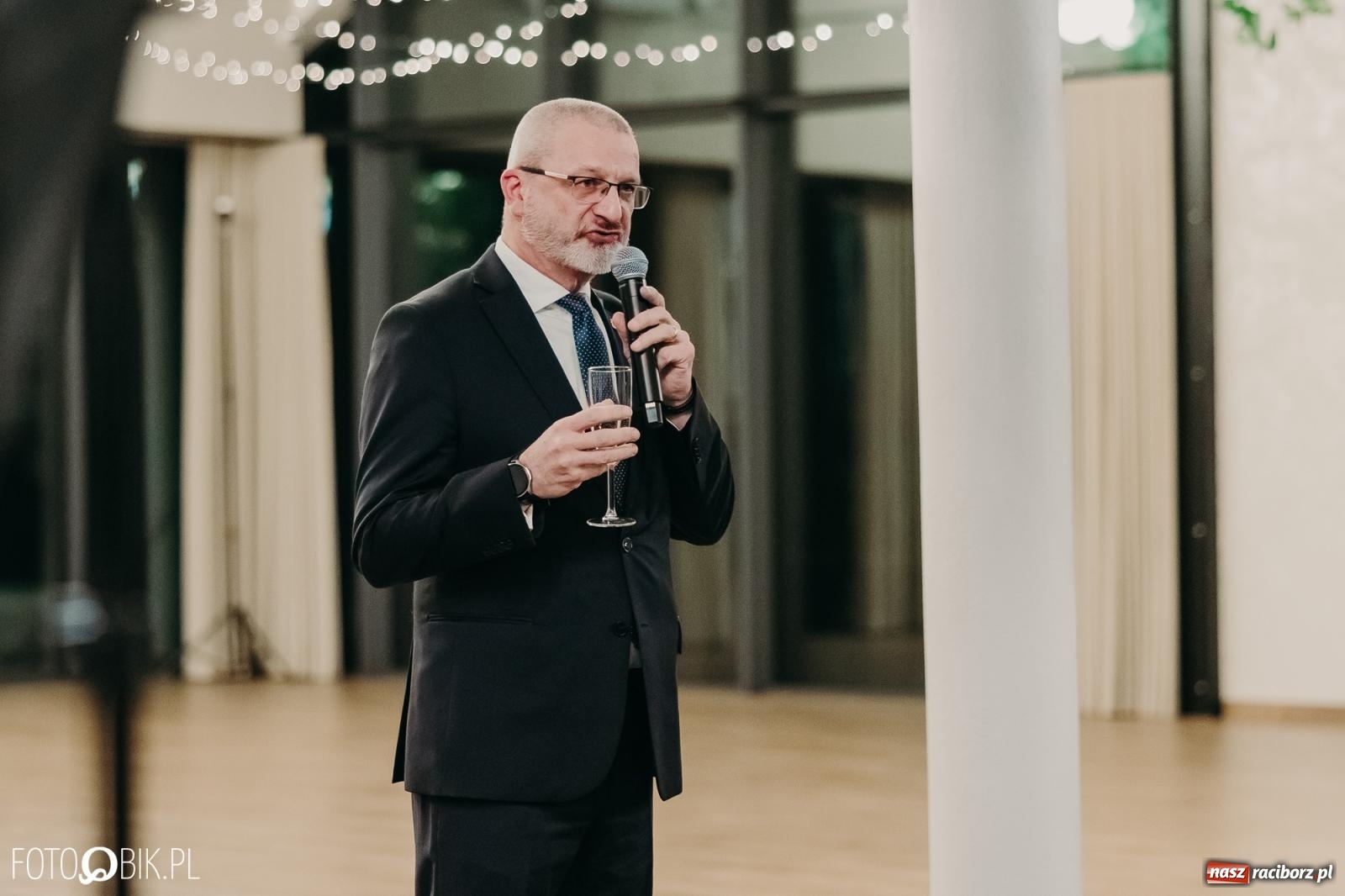 Zdjęcie w galerii na portalu naszraciborz.pl: Studniówka raciborskiego Mechanika na bis. Jeden bal, dwa fotoreportaże [FOTO i WIDEO] wiadomości z regionu