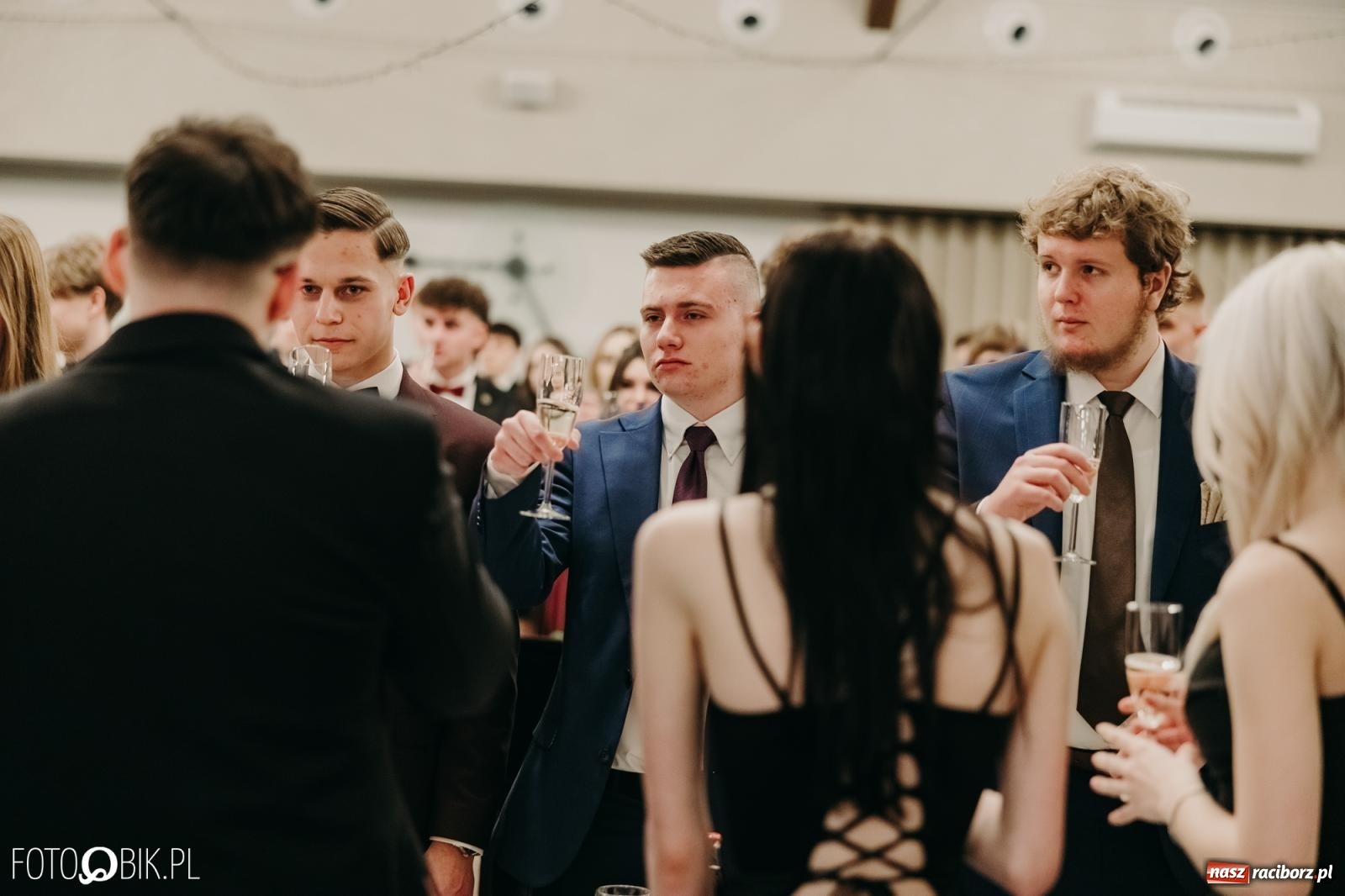 Zdjęcie w galerii na portalu naszraciborz.pl: Studniówka raciborskiego Mechanika na bis. Jeden bal, dwa fotoreportaże [FOTO i WIDEO] wiadomości z regionu