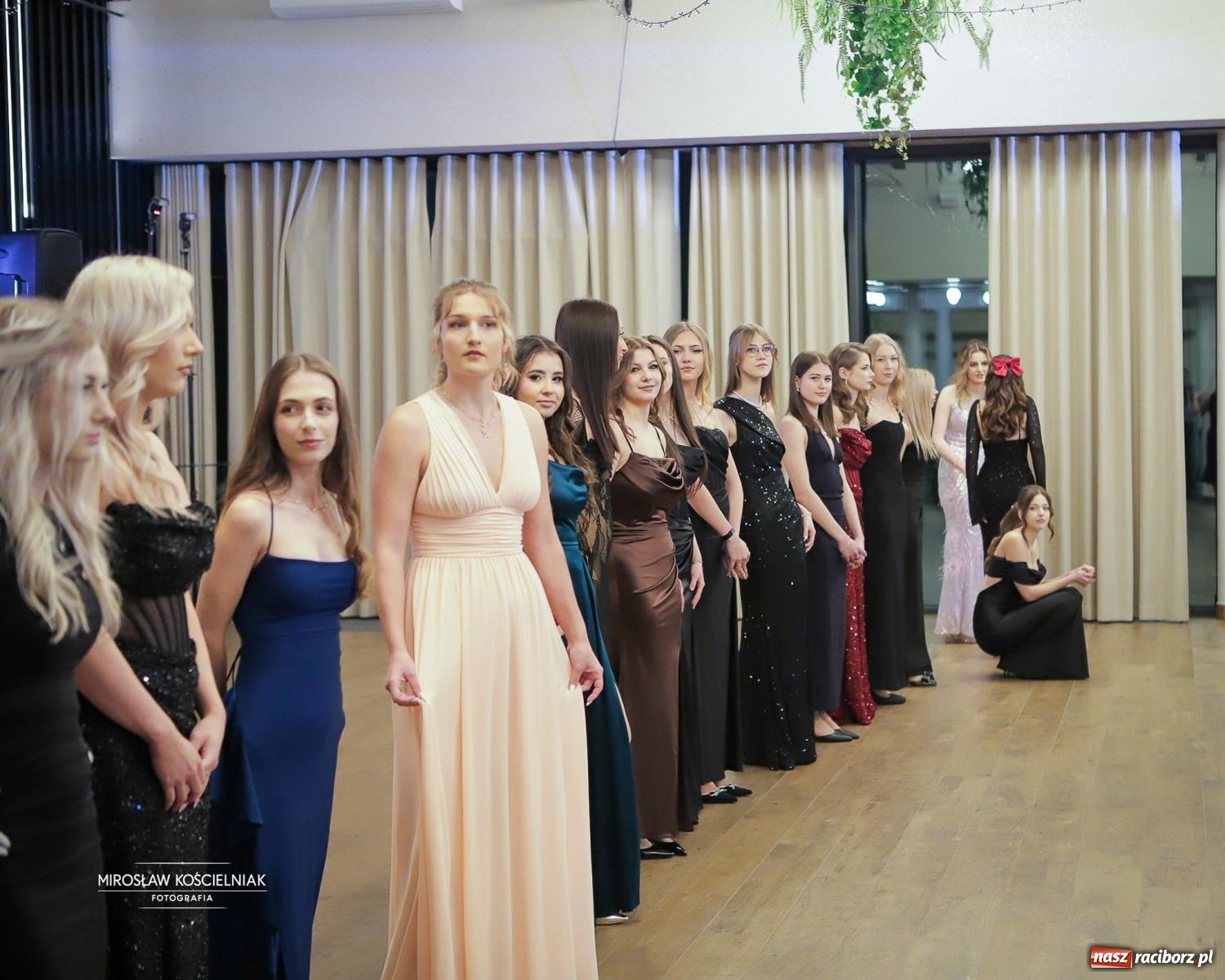 Zdjęcie w galerii na portalu naszraciborz.pl: Studniówka raciborskiego Mechanika – wszystkie klasy bawią się wspólnie [FOTO i WIDEO] wiadomości z regionu