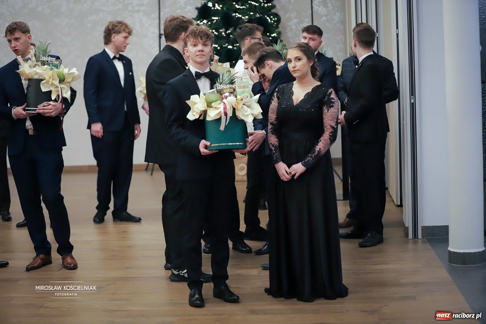 Zdjęcie w galerii na portalu naszraciborz.pl: Studniówka raciborskiego Mechanika – wszystkie klasy bawią się wspólnie [FOTO i WIDEO] wiadomości z regionu