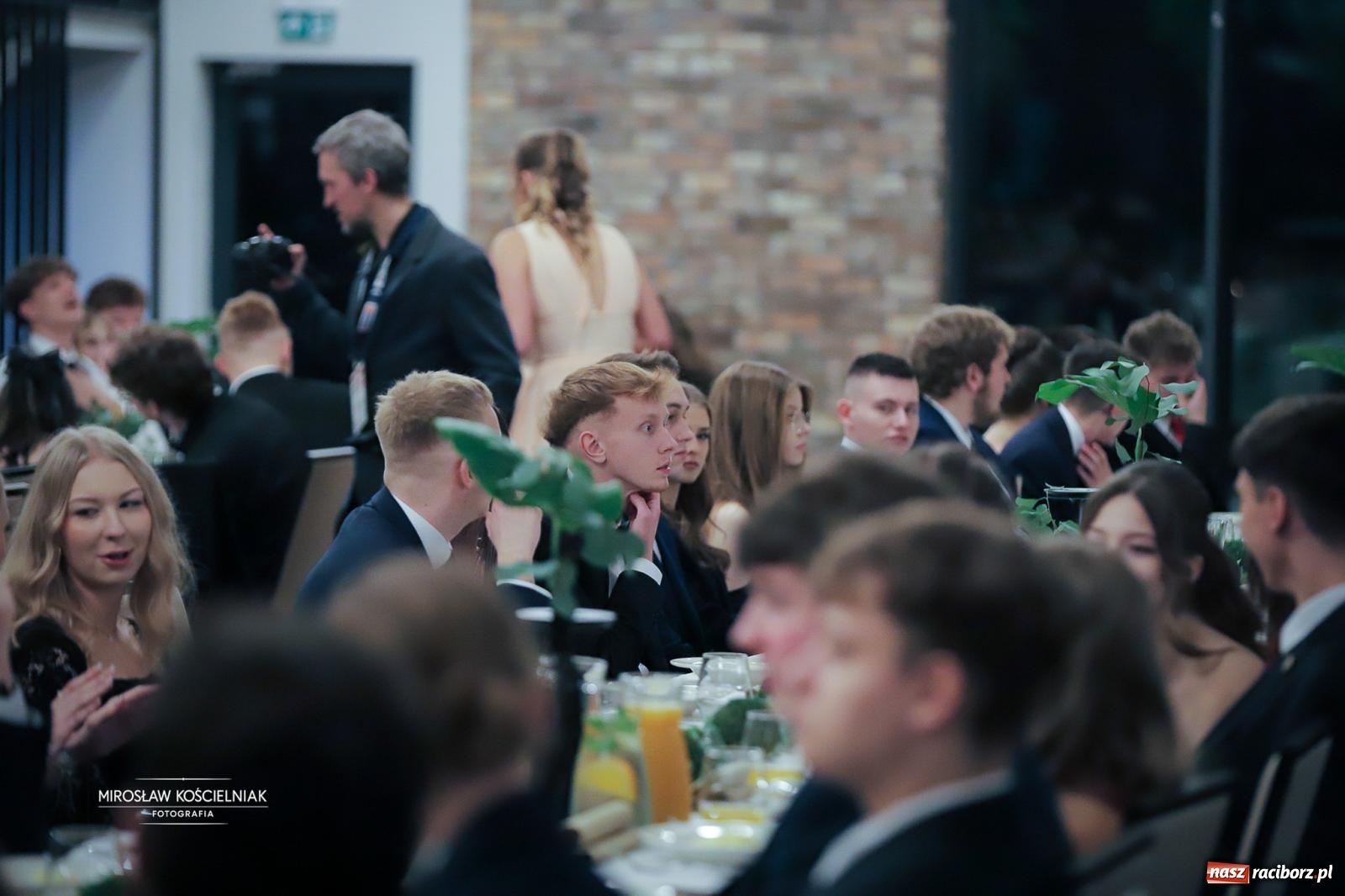 Zdjęcie w galerii na portalu naszraciborz.pl: Studniówka raciborskiego Mechanika – wszystkie klasy bawią się wspólnie [FOTO i WIDEO] wiadomości z regionu