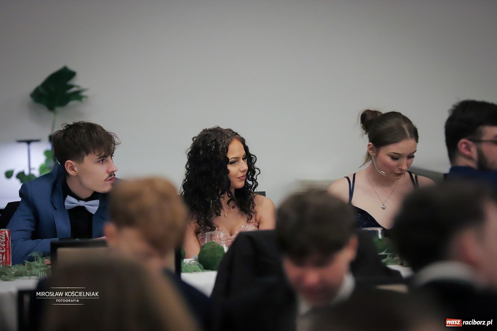 Zdjęcie w galerii na portalu naszraciborz.pl: Studniówka raciborskiego Mechanika – wszystkie klasy bawią się wspólnie [FOTO i WIDEO] wiadomości z regionu