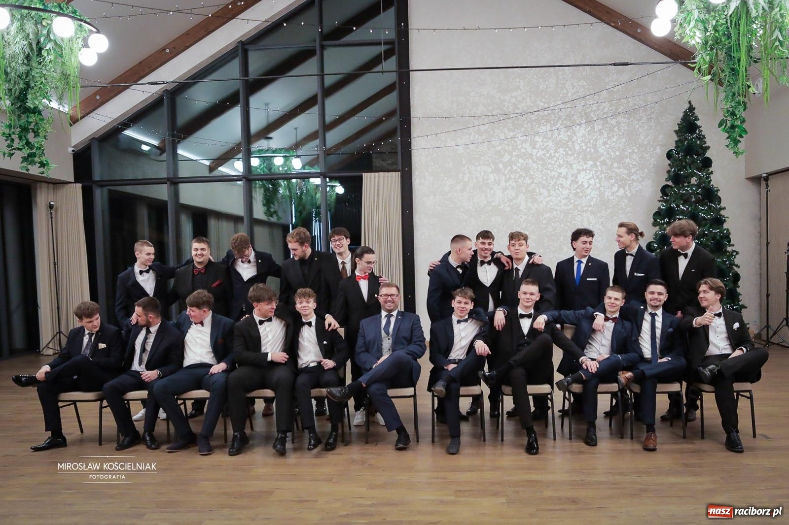 Zdjęcie w galerii na portalu naszraciborz.pl: Studniówka raciborskiego Mechanika – wszystkie klasy bawią się wspólnie [FOTO i WIDEO] wiadomości z regionu