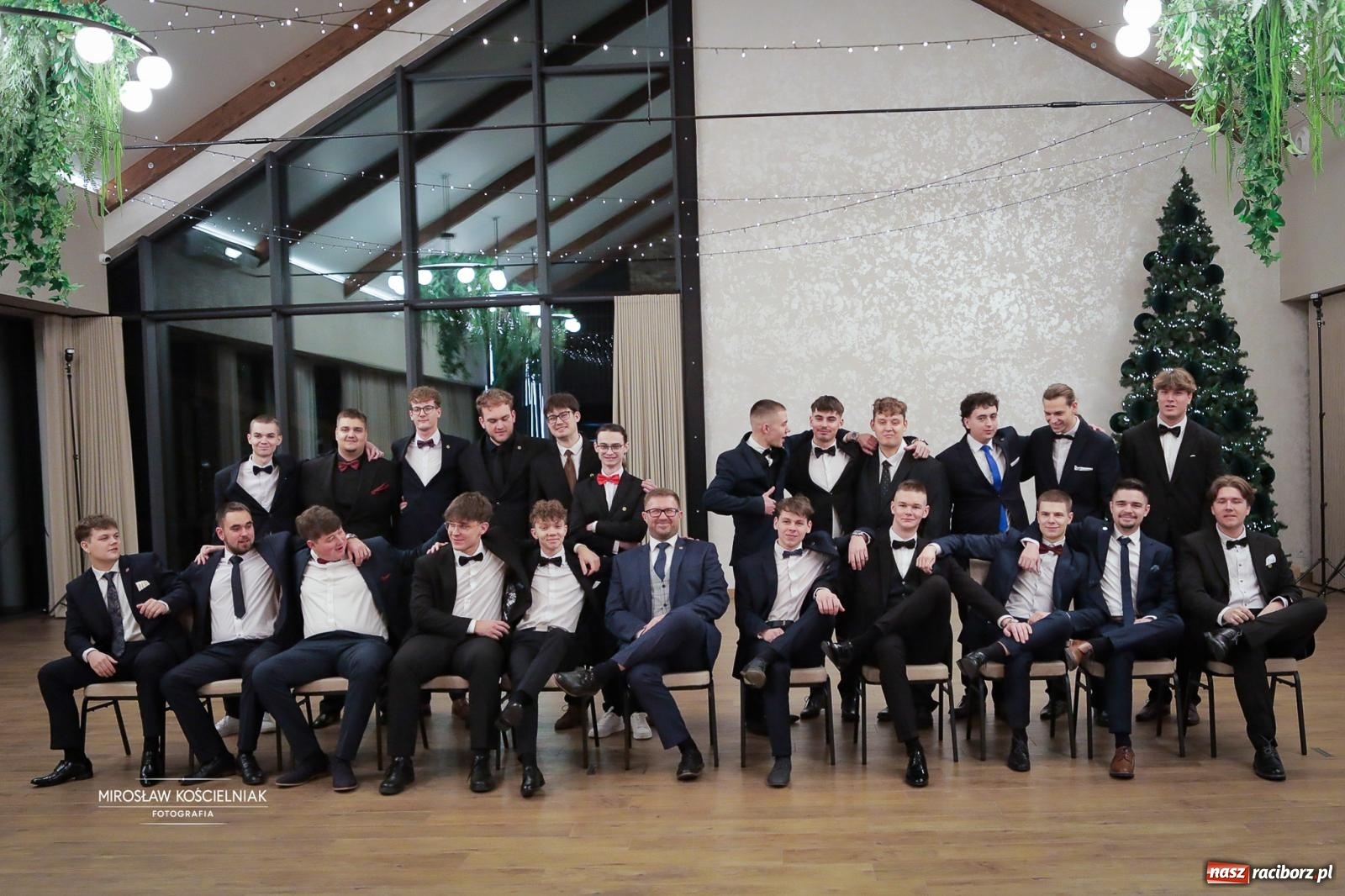 Zdjęcie w galerii na portalu naszraciborz.pl: Studniówka raciborskiego Mechanika – wszystkie klasy bawią się wspólnie [FOTO i WIDEO] wiadomości z regionu