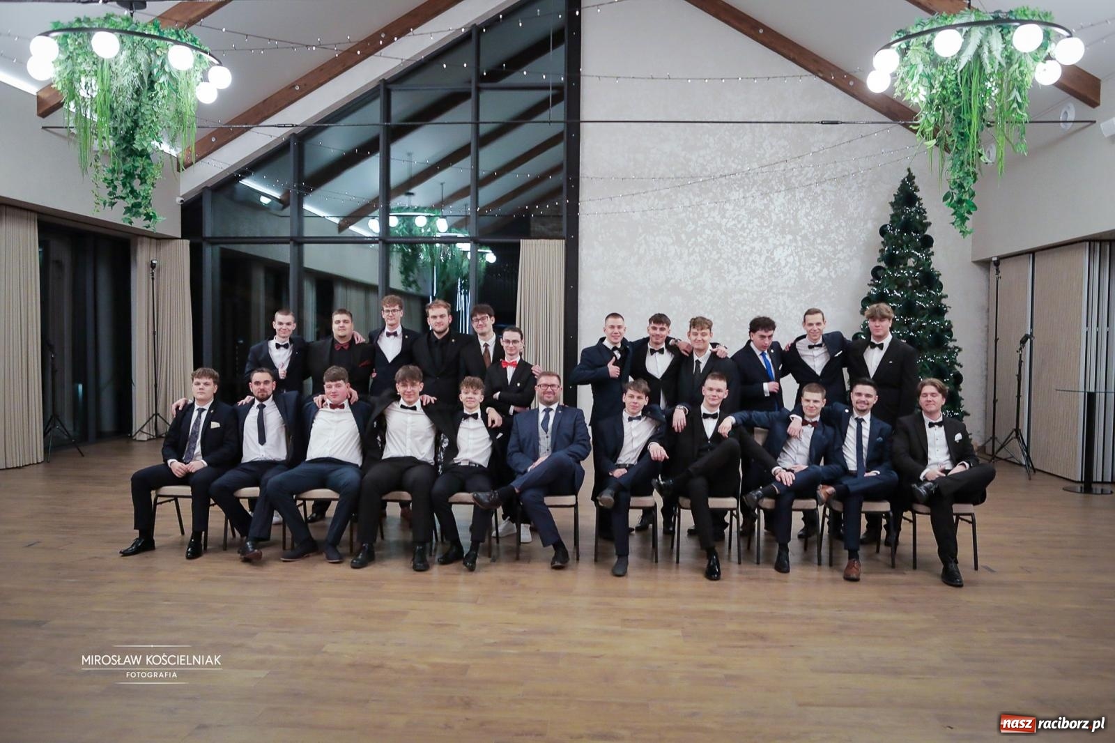 Zdjęcie w galerii na portalu naszraciborz.pl: Studniówka raciborskiego Mechanika – wszystkie klasy bawią się wspólnie [FOTO i WIDEO] wiadomości z regionu