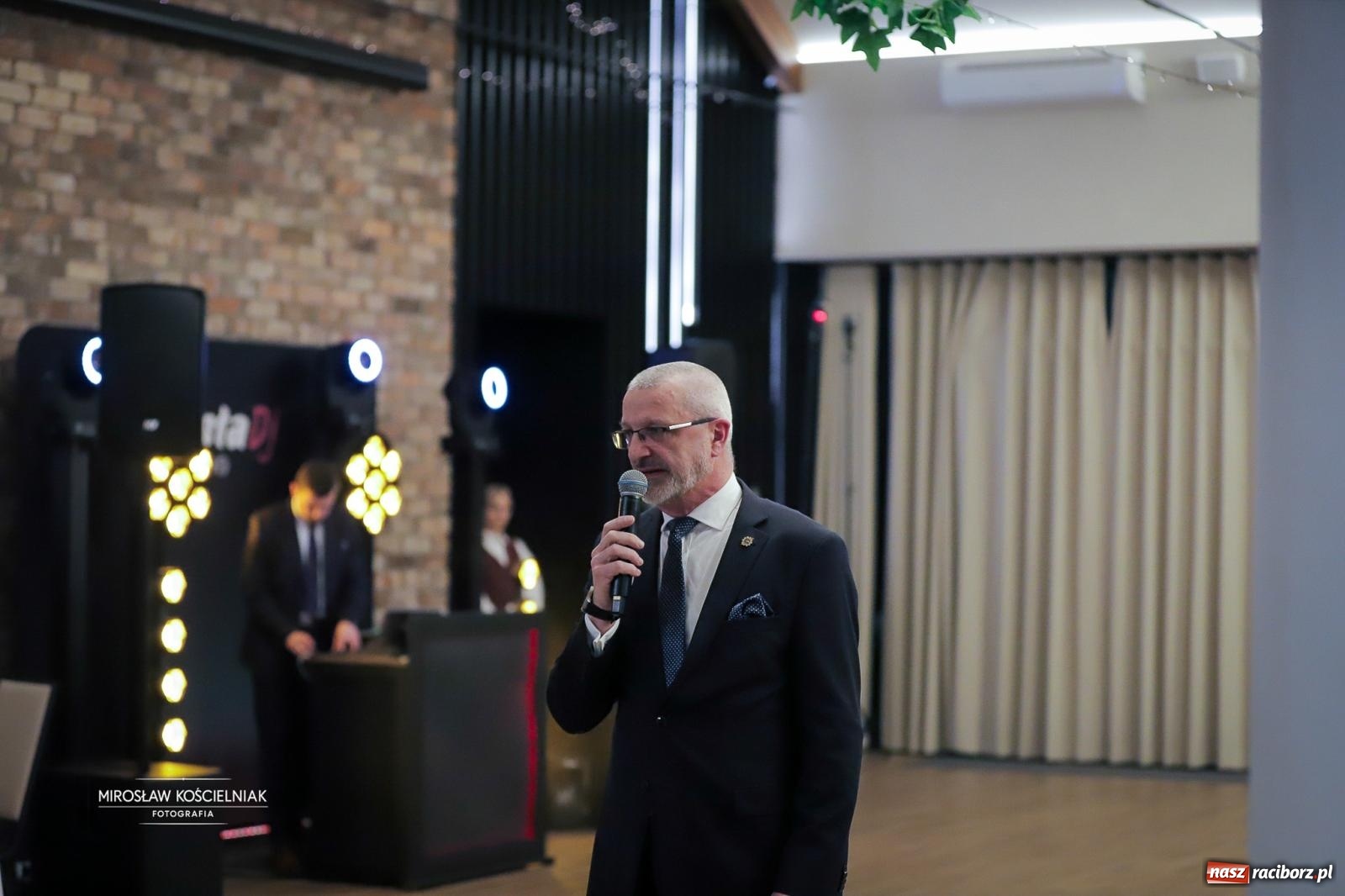 Zdjęcie w galerii na portalu naszraciborz.pl: Studniówka raciborskiego Mechanika – wszystkie klasy bawią się wspólnie [FOTO i WIDEO] wiadomości z regionu