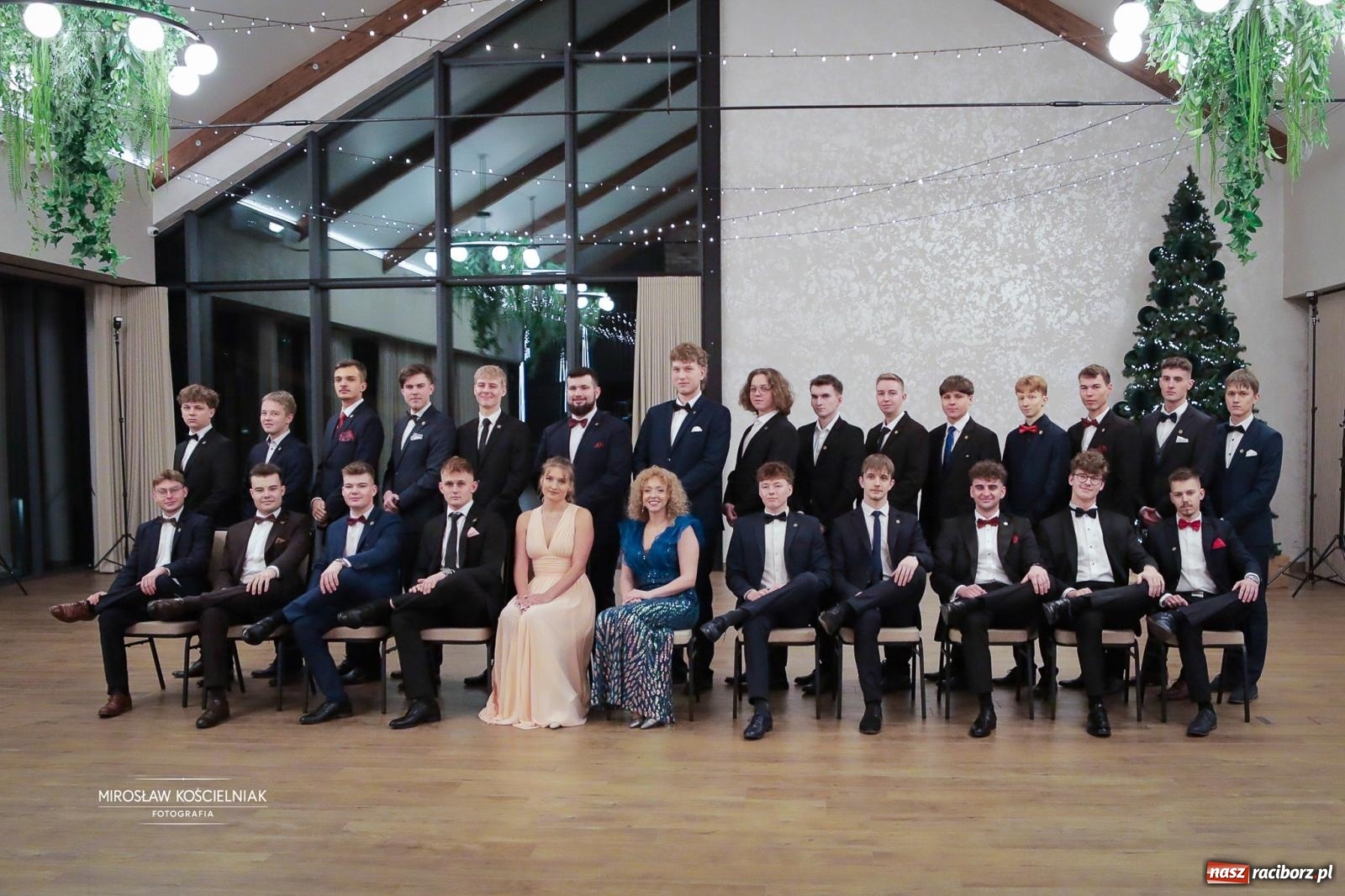 Zdjęcie w galerii na portalu naszraciborz.pl: Studniówka raciborskiego Mechanika – wszystkie klasy bawią się wspólnie [FOTO i WIDEO] wiadomości z regionu