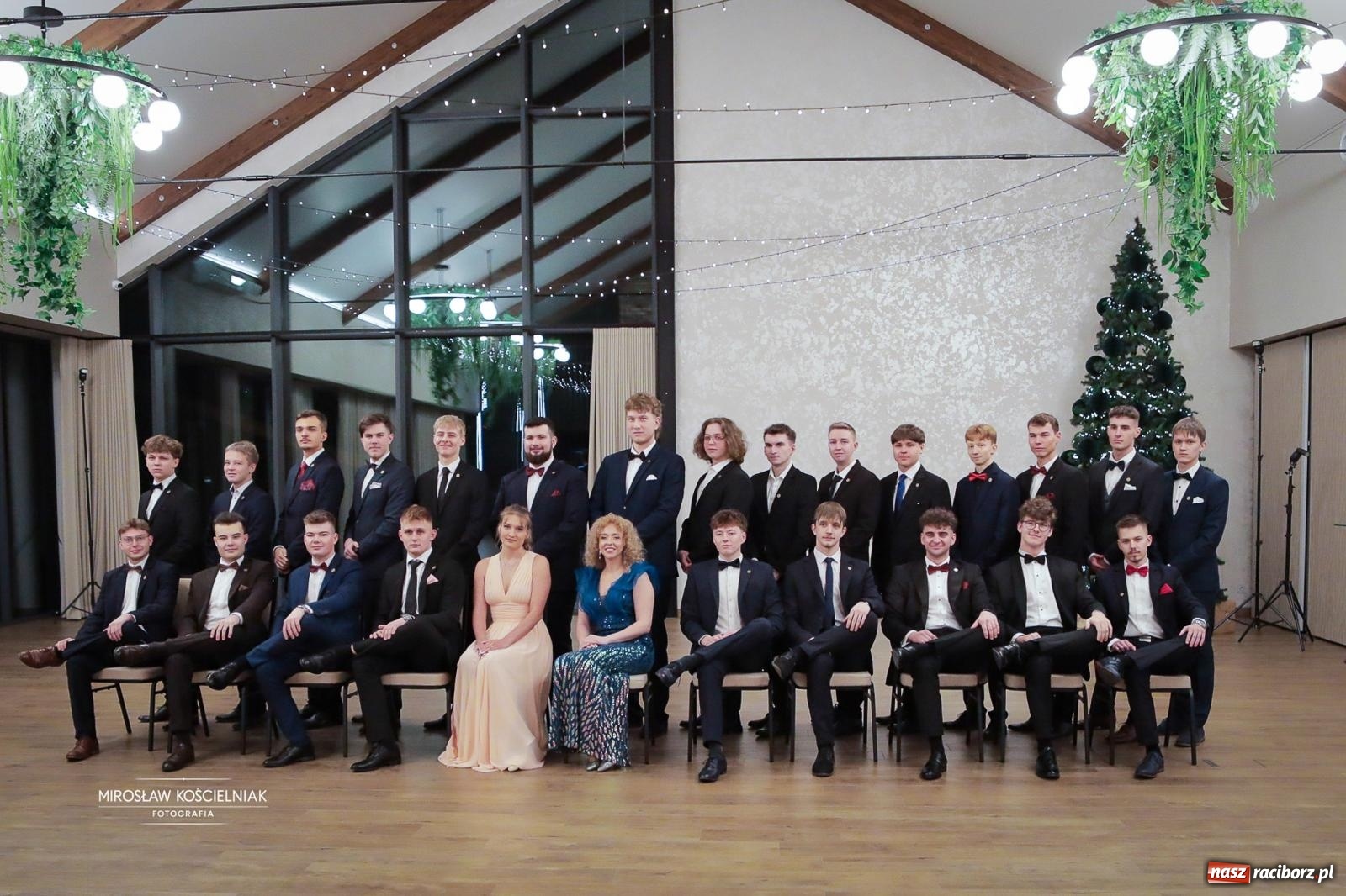 Zdjęcie w galerii na portalu naszraciborz.pl: Studniówka raciborskiego Mechanika – wszystkie klasy bawią się wspólnie [FOTO i WIDEO] wiadomości z regionu