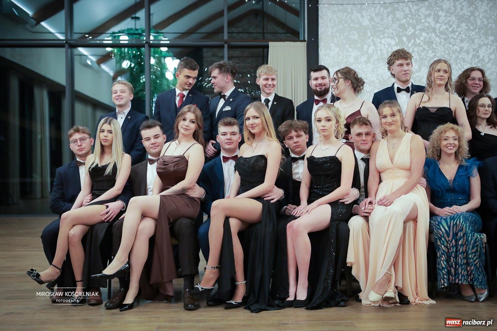 Zdjęcie w galerii na portalu naszraciborz.pl: Studniówka raciborskiego Mechanika – wszystkie klasy bawią się wspólnie [FOTO i WIDEO] wiadomości z regionu