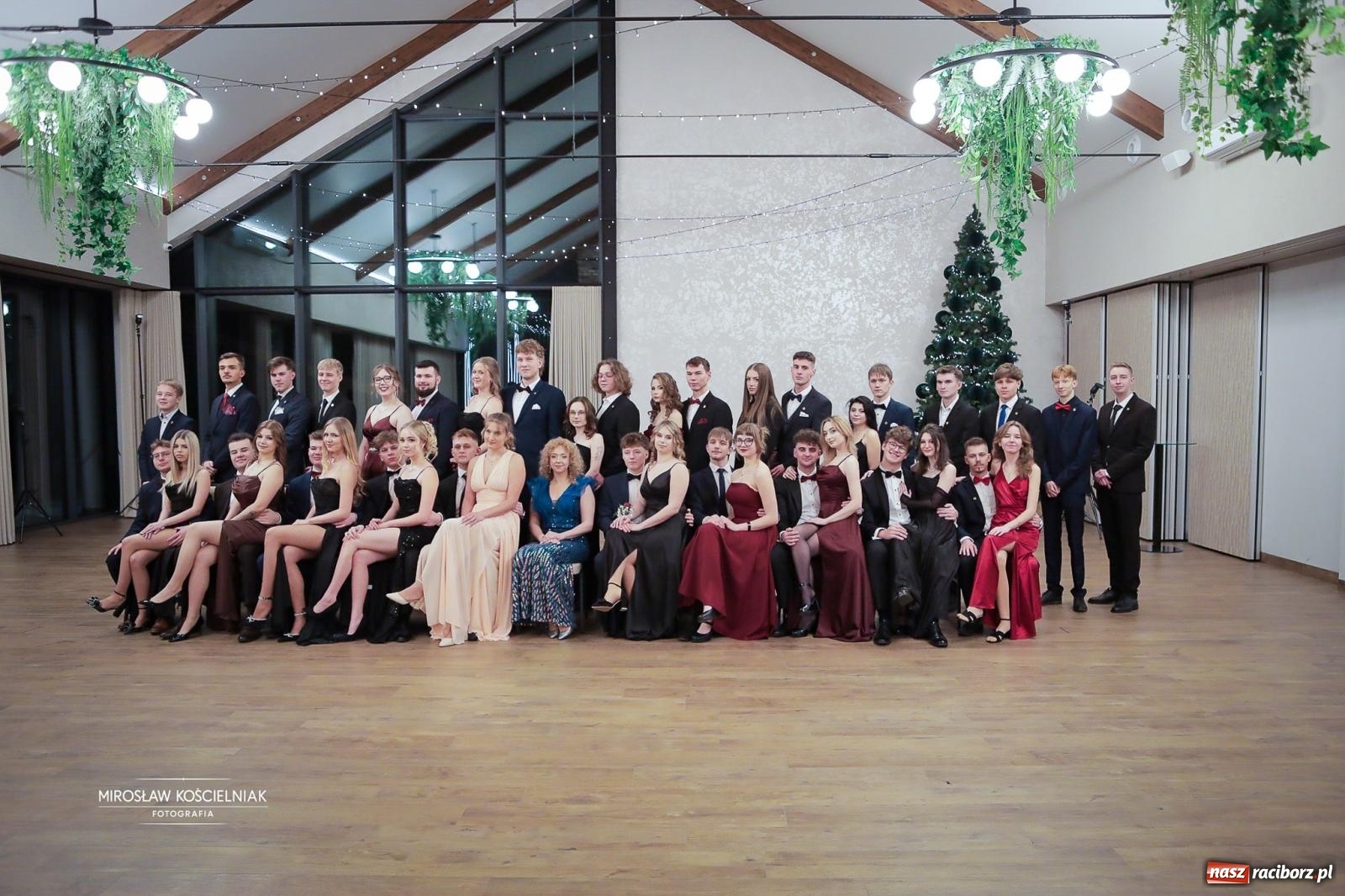 Zdjęcie w galerii na portalu naszraciborz.pl: Studniówka raciborskiego Mechanika – wszystkie klasy bawią się wspólnie [FOTO i WIDEO] wiadomości z regionu