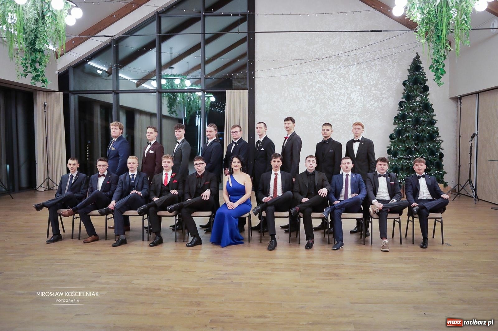 Zdjęcie w galerii na portalu naszraciborz.pl: Studniówka raciborskiego Mechanika – wszystkie klasy bawią się wspólnie [FOTO i WIDEO] wiadomości z regionu