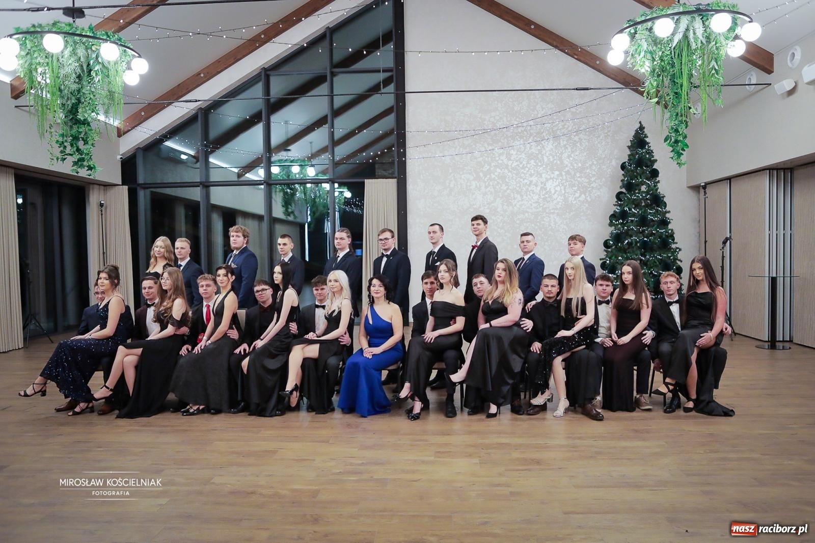 Zdjęcie w galerii na portalu naszraciborz.pl: Studniówka raciborskiego Mechanika – wszystkie klasy bawią się wspólnie [FOTO i WIDEO] wiadomości z regionu