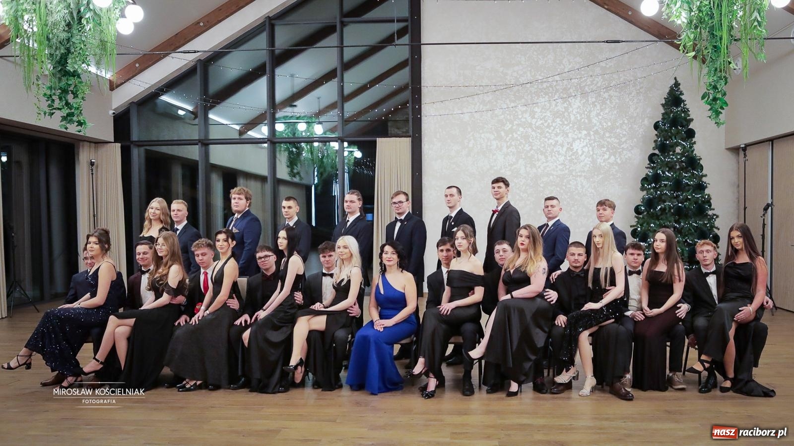 Zdjęcie w galerii na portalu naszraciborz.pl: Studniówka raciborskiego Mechanika – wszystkie klasy bawią się wspólnie [FOTO i WIDEO] wiadomości z regionu