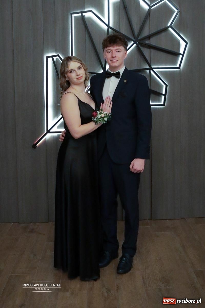 Zdjęcie w galerii na portalu naszraciborz.pl: Studniówka raciborskiego Mechanika – wszystkie klasy bawią się wspólnie [FOTO i WIDEO] wiadomości z regionu