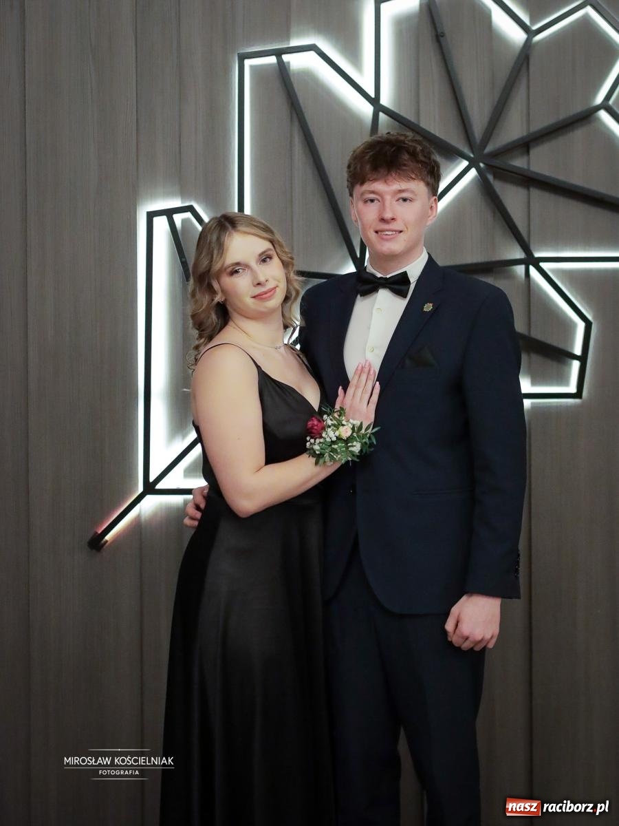 Zdjęcie w galerii na portalu naszraciborz.pl: Studniówka raciborskiego Mechanika – wszystkie klasy bawią się wspólnie [FOTO i WIDEO] wiadomości z regionu