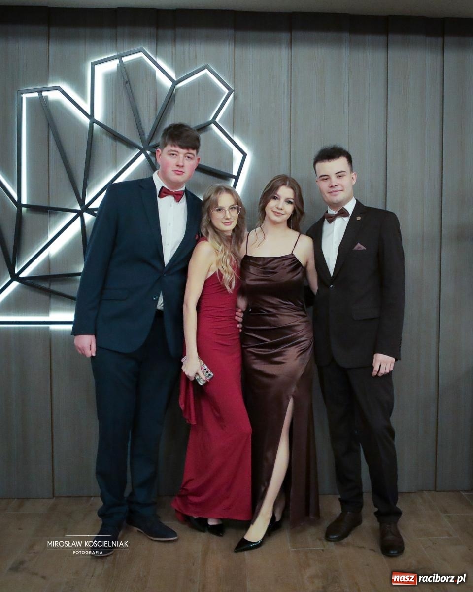 Zdjęcie w galerii na portalu naszraciborz.pl: Studniówka raciborskiego Mechanika – wszystkie klasy bawią się wspólnie [FOTO i WIDEO] wiadomości z regionu