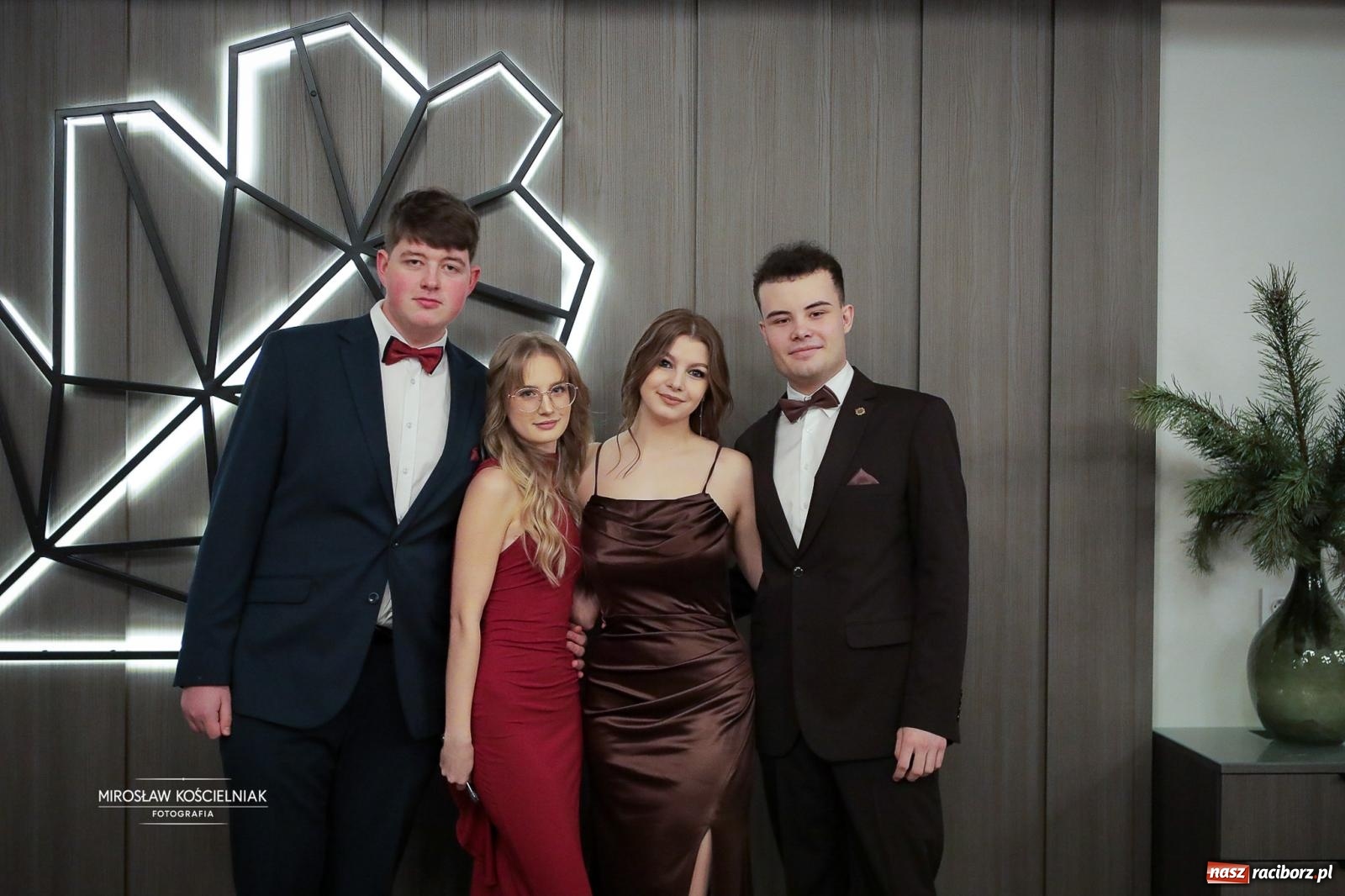 Zdjęcie w galerii na portalu naszraciborz.pl: Studniówka raciborskiego Mechanika – wszystkie klasy bawią się wspólnie [FOTO i WIDEO] wiadomości z regionu