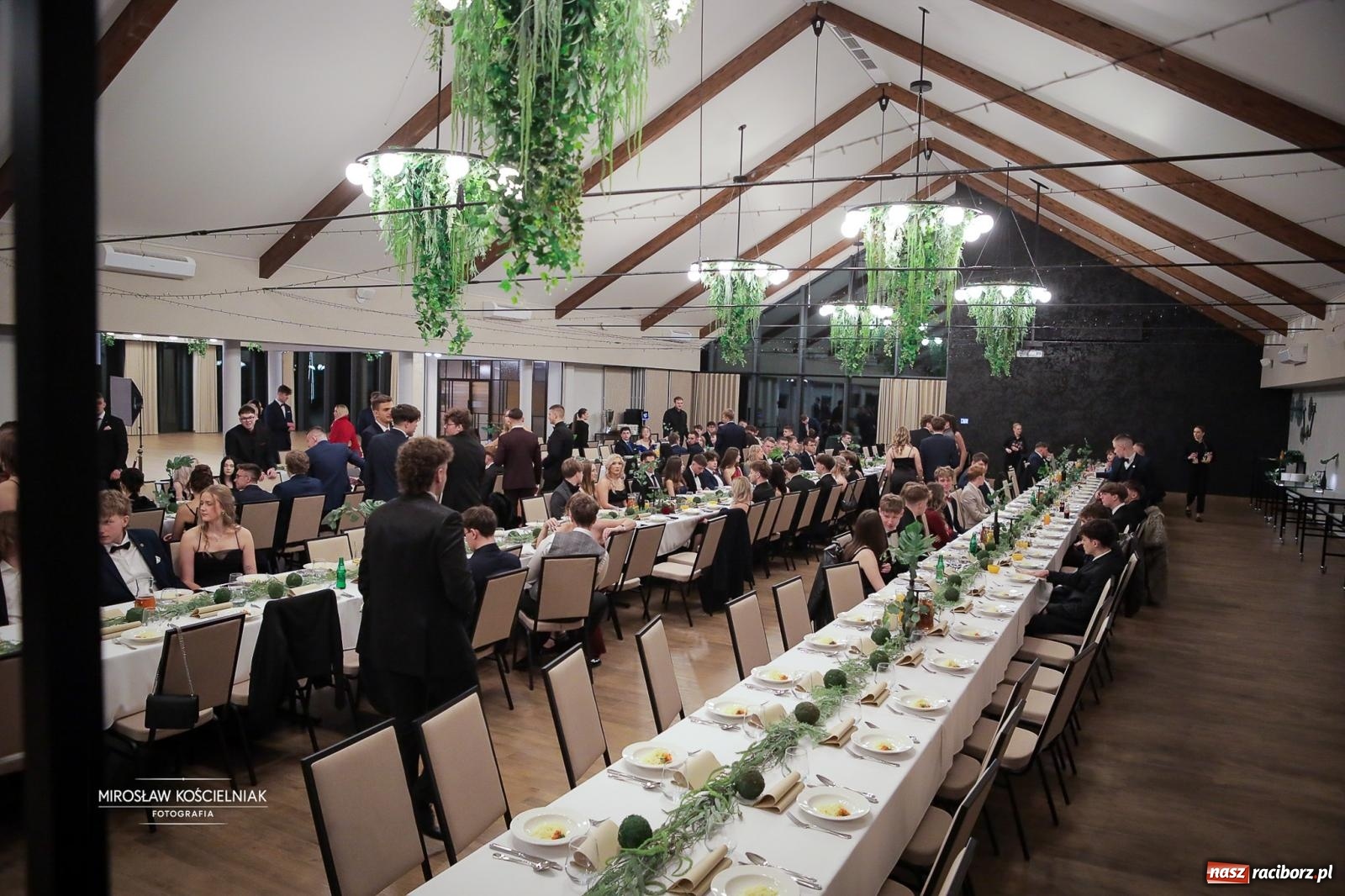 Zdjęcie w galerii na portalu naszraciborz.pl: Studniówka raciborskiego Mechanika – wszystkie klasy bawią się wspólnie [FOTO i WIDEO] wiadomości z regionu