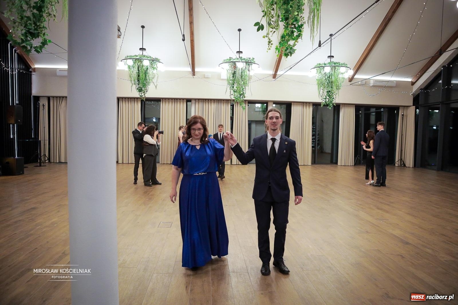 Zdjęcie w galerii na portalu naszraciborz.pl: Studniówka raciborskiego Mechanika – wszystkie klasy bawią się wspólnie [FOTO i WIDEO] wiadomości z regionu