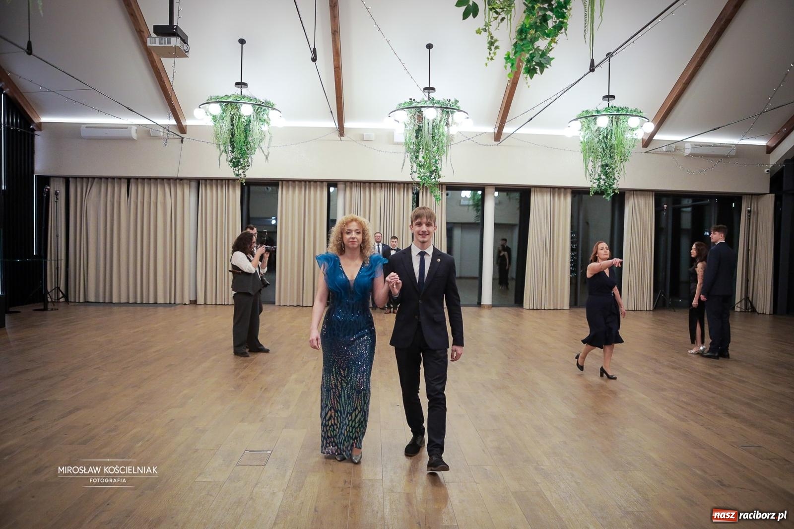 Zdjęcie w galerii na portalu naszraciborz.pl: Studniówka raciborskiego Mechanika – wszystkie klasy bawią się wspólnie [FOTO i WIDEO] wiadomości z regionu