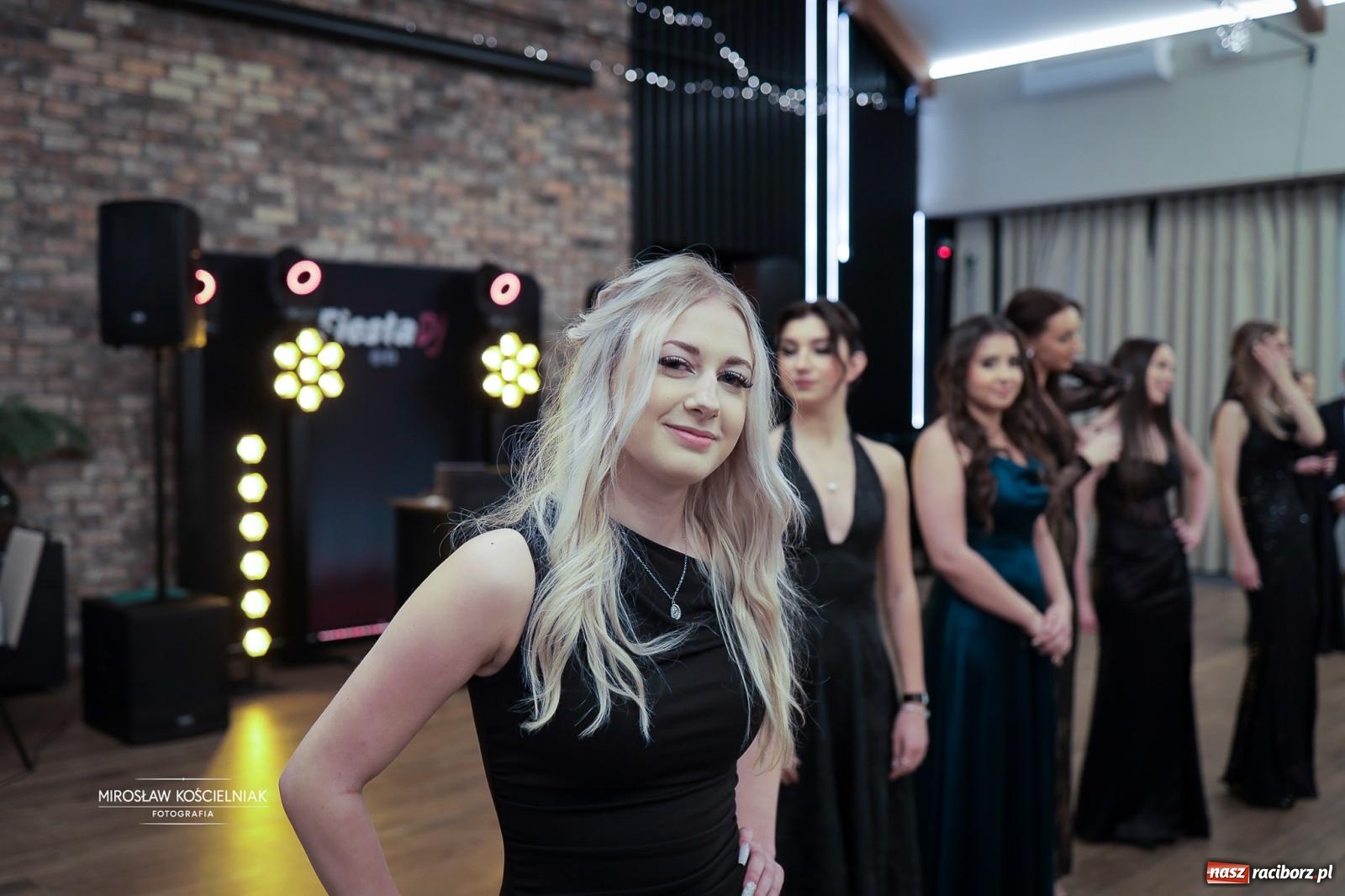 Zdjęcie w galerii na portalu naszraciborz.pl: Studniówka raciborskiego Mechanika – wszystkie klasy bawią się wspólnie [FOTO i WIDEO] wiadomości z regionu