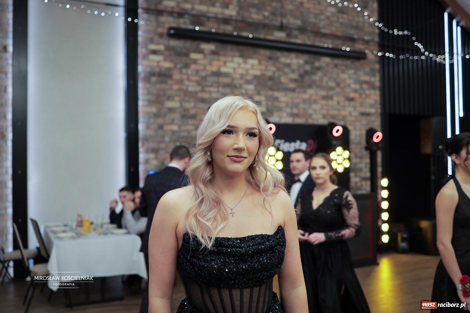 Zdjęcie w galerii na portalu naszraciborz.pl: Studniówka raciborskiego Mechanika – wszystkie klasy bawią się wspólnie [FOTO i WIDEO] wiadomości z regionu