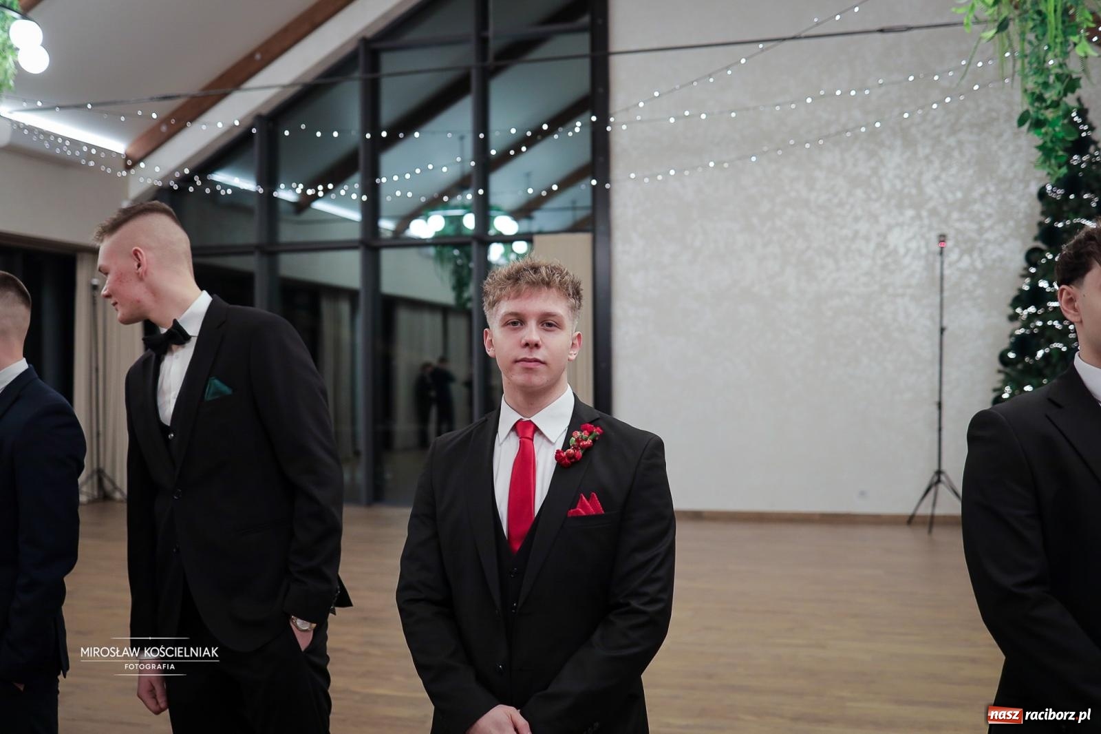 Zdjęcie w galerii na portalu naszraciborz.pl: Studniówka raciborskiego Mechanika – wszystkie klasy bawią się wspólnie [FOTO i WIDEO] wiadomości z regionu