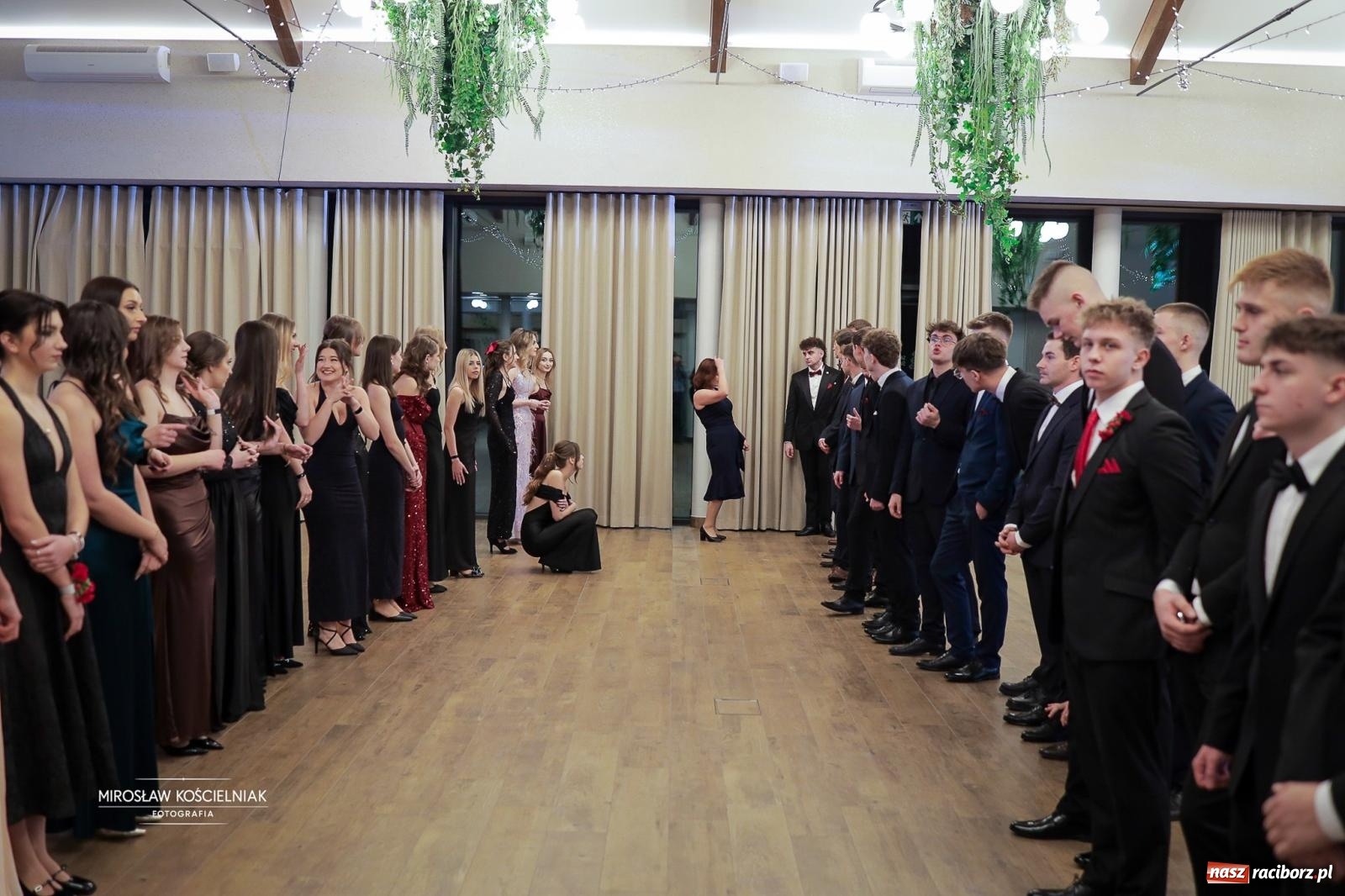 Zdjęcie w galerii na portalu naszraciborz.pl: Studniówka raciborskiego Mechanika – wszystkie klasy bawią się wspólnie [FOTO i WIDEO] wiadomości z regionu