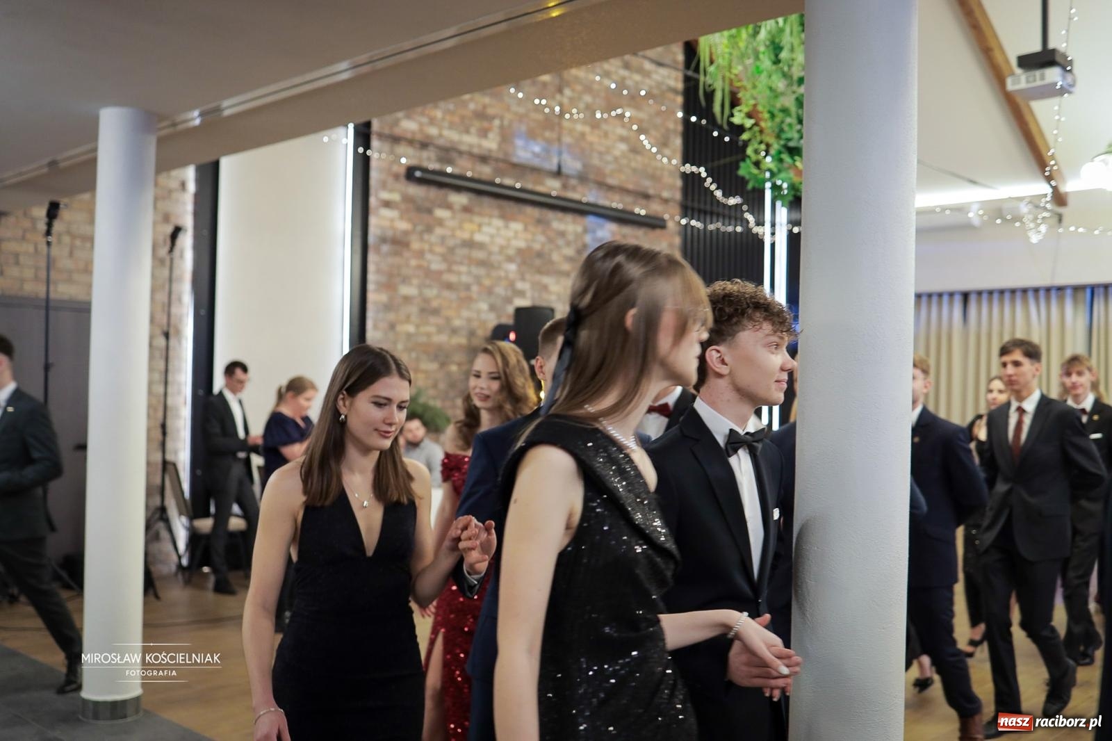 Zdjęcie w galerii na portalu naszraciborz.pl: Studniówka raciborskiego Mechanika – wszystkie klasy bawią się wspólnie [FOTO i WIDEO] wiadomości z regionu