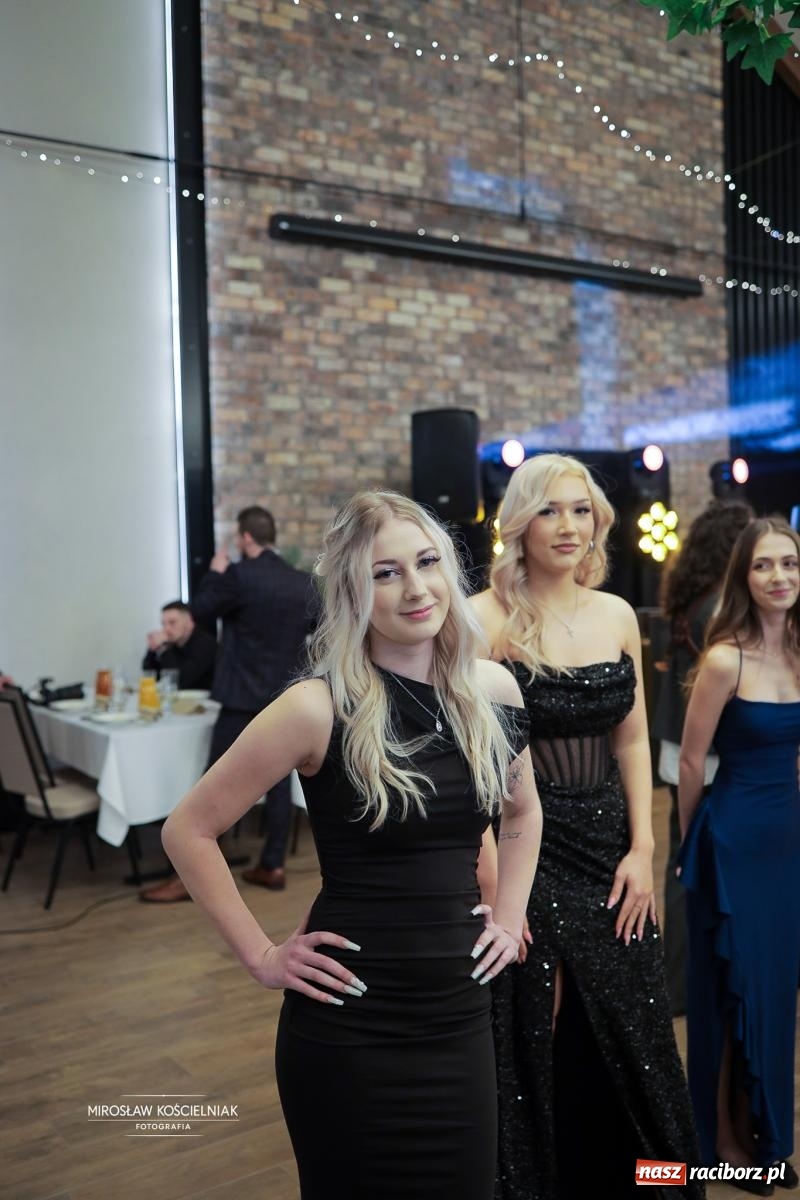 Zdjęcie w galerii na portalu naszraciborz.pl: Studniówka raciborskiego Mechanika – wszystkie klasy bawią się wspólnie [FOTO i WIDEO] wiadomości z regionu