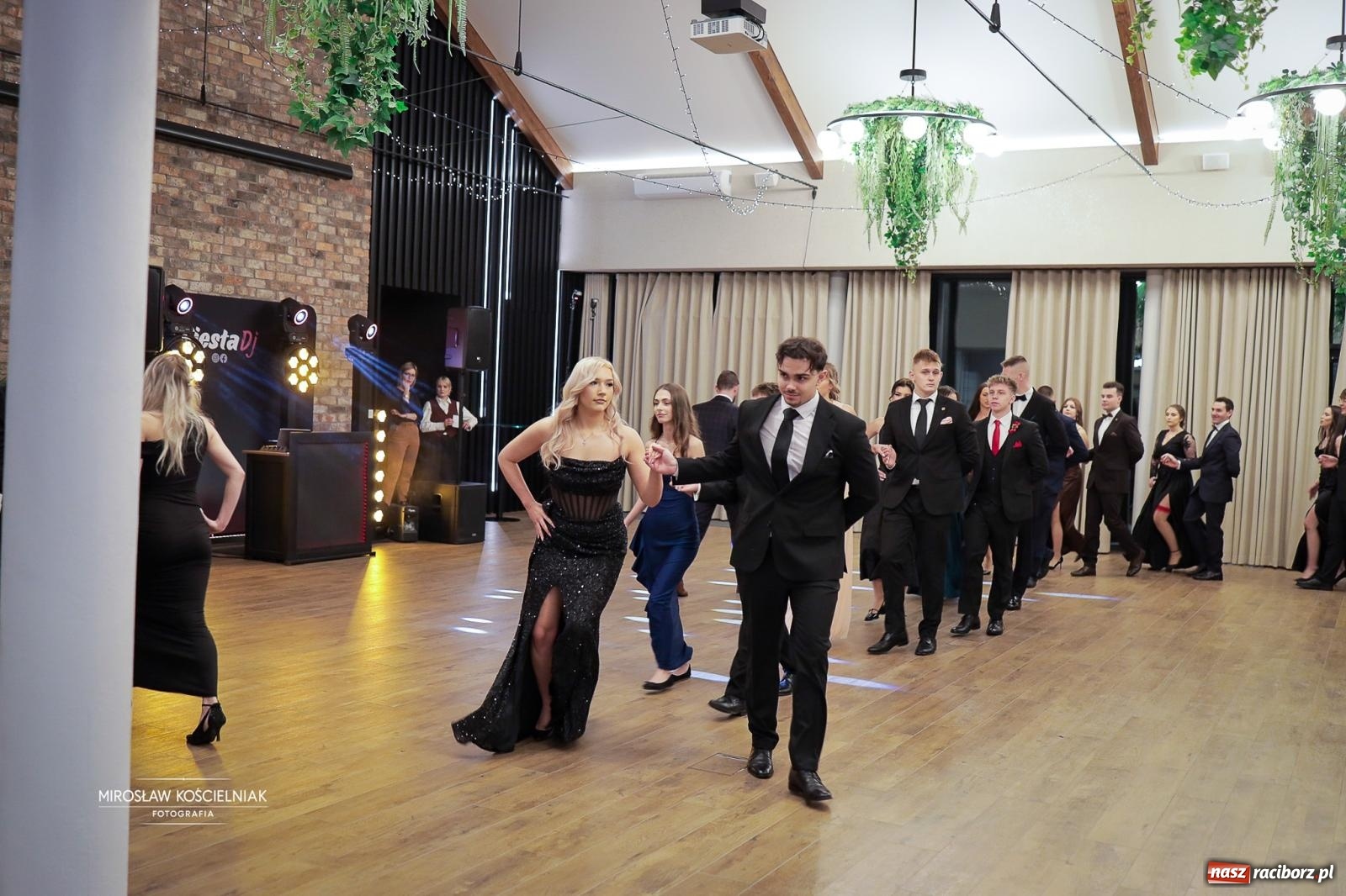 Zdjęcie w galerii na portalu naszraciborz.pl: Studniówka raciborskiego Mechanika – wszystkie klasy bawią się wspólnie [FOTO i WIDEO] wiadomości z regionu