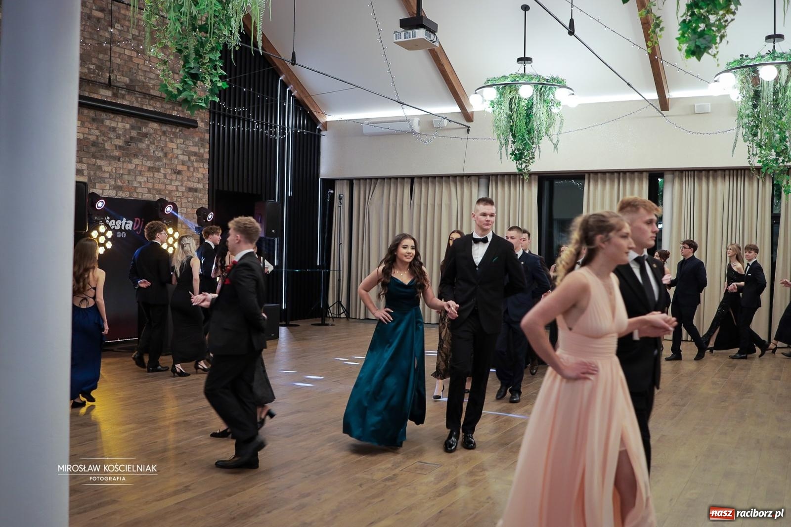 Zdjęcie w galerii na portalu naszraciborz.pl: Studniówka raciborskiego Mechanika – wszystkie klasy bawią się wspólnie [FOTO i WIDEO] wiadomości z regionu