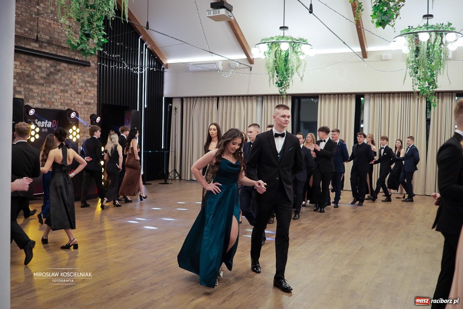 Zdjęcie w galerii na portalu naszraciborz.pl: Studniówka raciborskiego Mechanika – wszystkie klasy bawią się wspólnie [FOTO i WIDEO] wiadomości z regionu