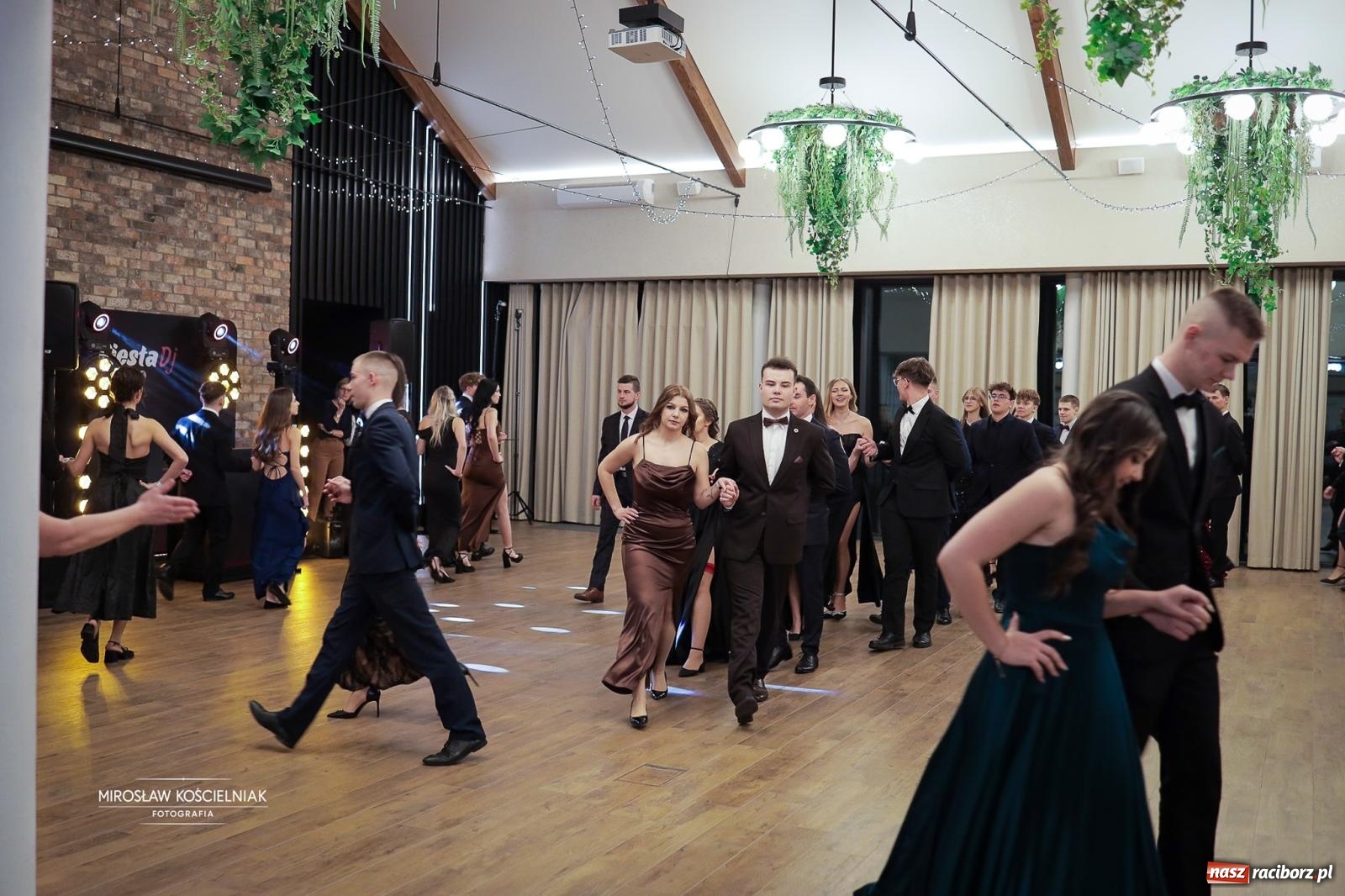 Zdjęcie w galerii na portalu naszraciborz.pl: Studniówka raciborskiego Mechanika – wszystkie klasy bawią się wspólnie [FOTO i WIDEO] wiadomości z regionu